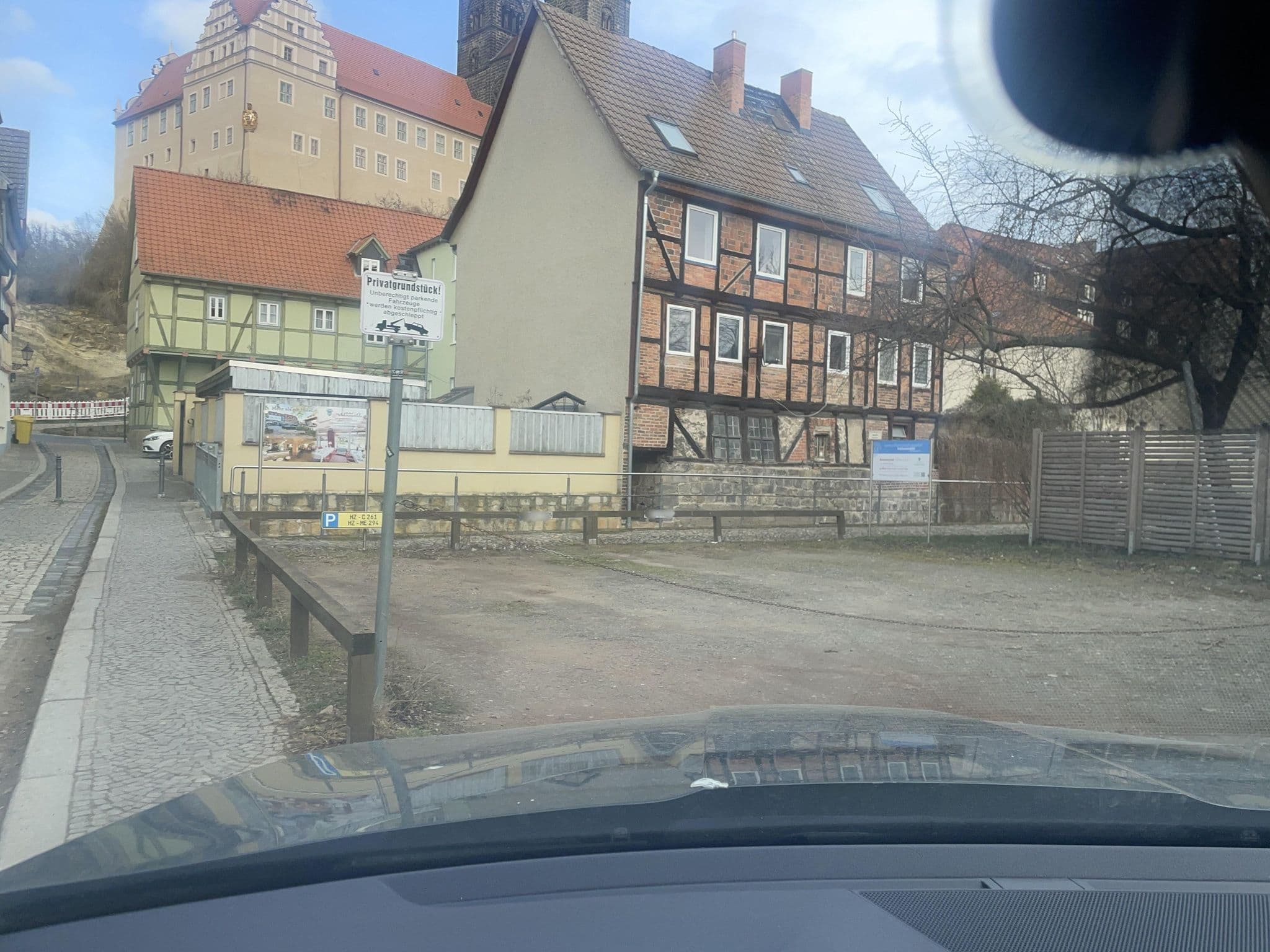Street view near Hotel-Restaurant Zum Schloß, Quedlinburg — © surveyor99 (CC BY-SA · Mapillary)