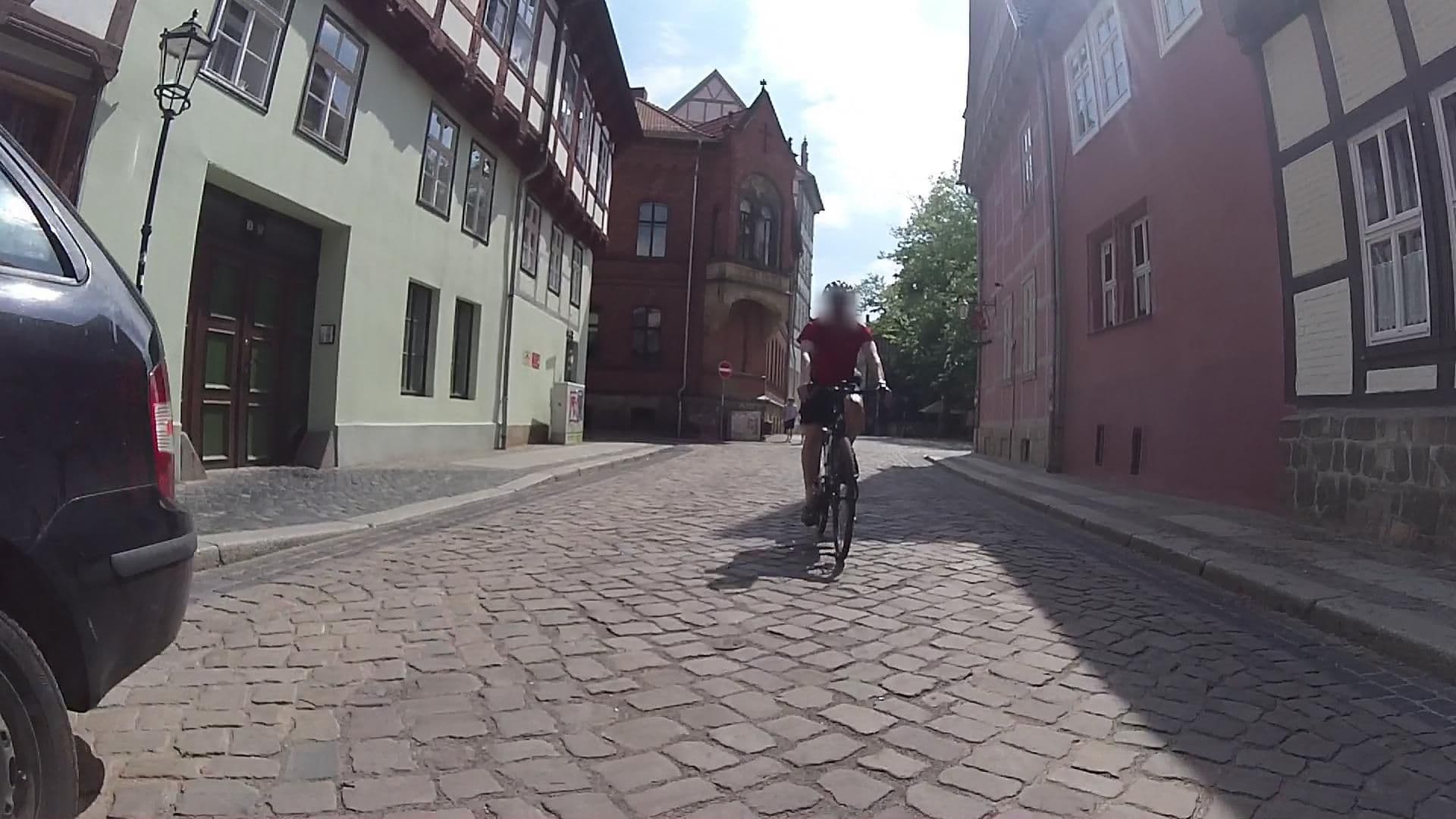 Street view near Ferienwohnungen im Palais Salfeldt und der Goldstraße, Quedlinburg — © ligfietser (CC BY-SA · Mapillary)
