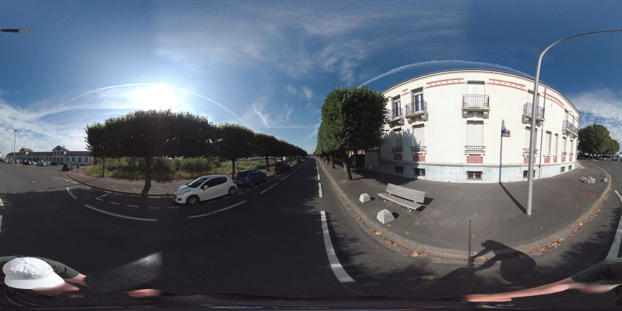 Street view near Hôtel de la Gare, Gien — © geovelo (CC BY-SA · Mapillary)