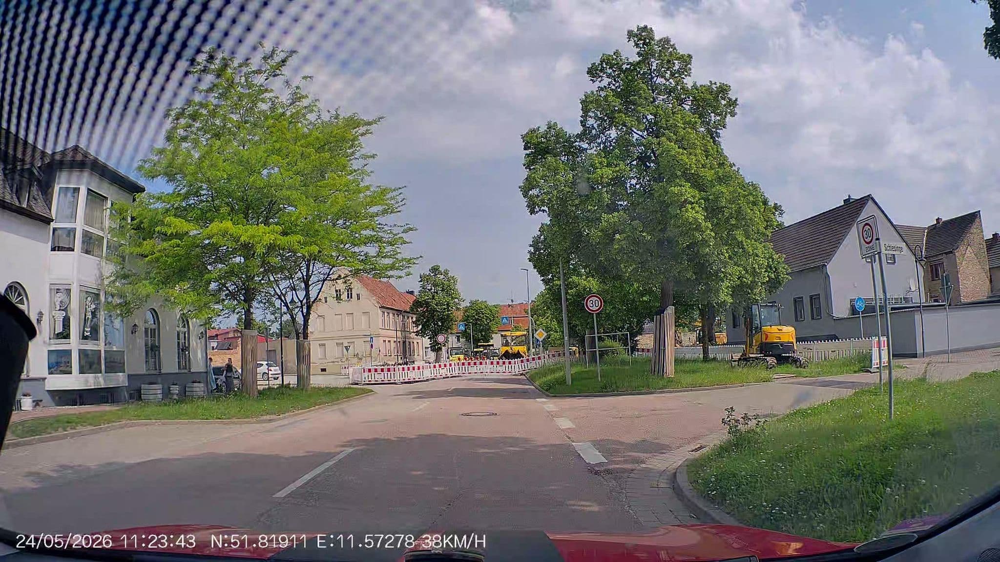 Street view near Restaurant Syrtaki Neundorf, Neundorf — © AR88 (CC BY-SA · Mapillary)