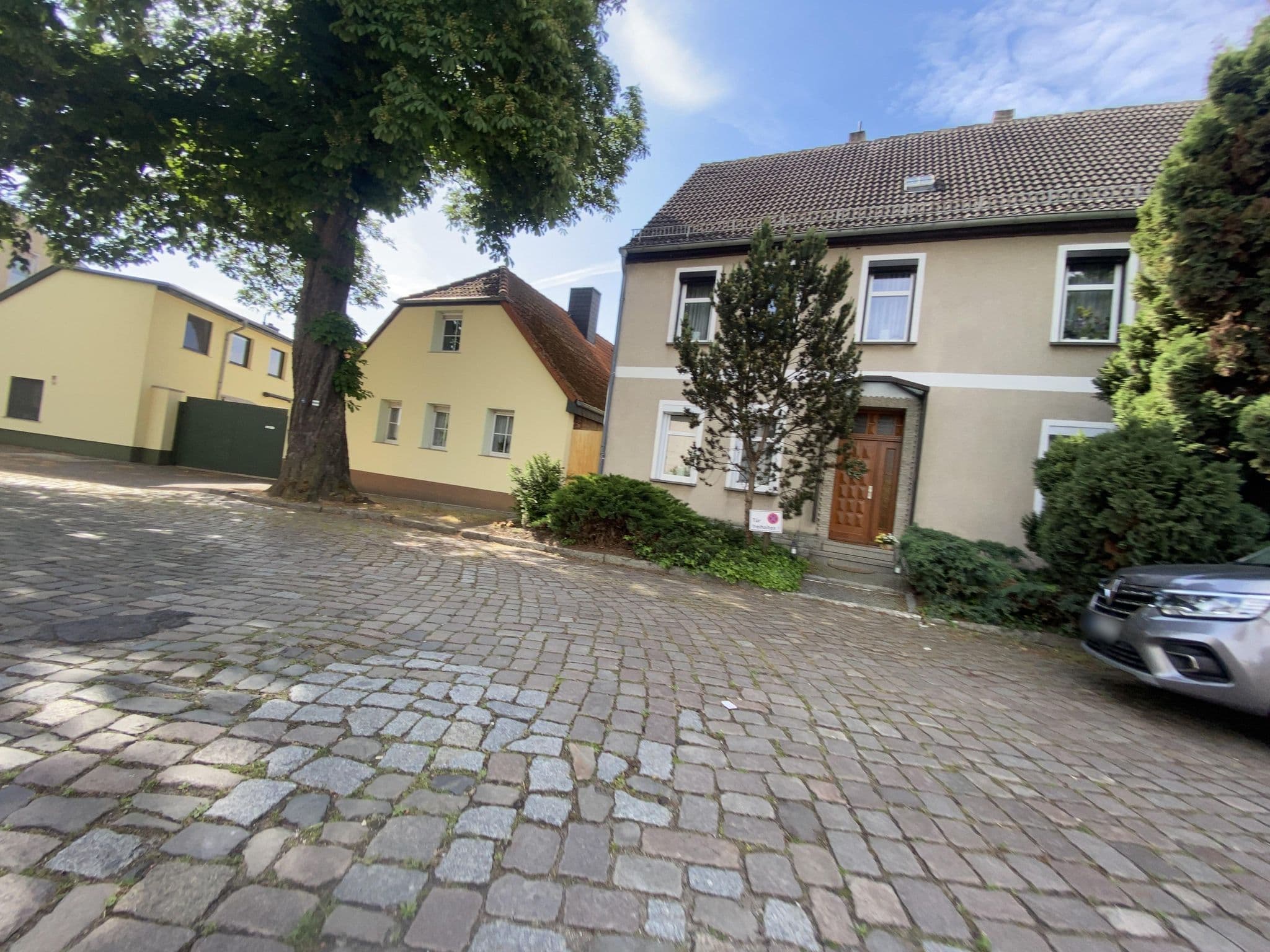 Street view near Hotel ElbRivera Alt Prester, Magdeburg — © eserte (CC BY-SA · Mapillary)