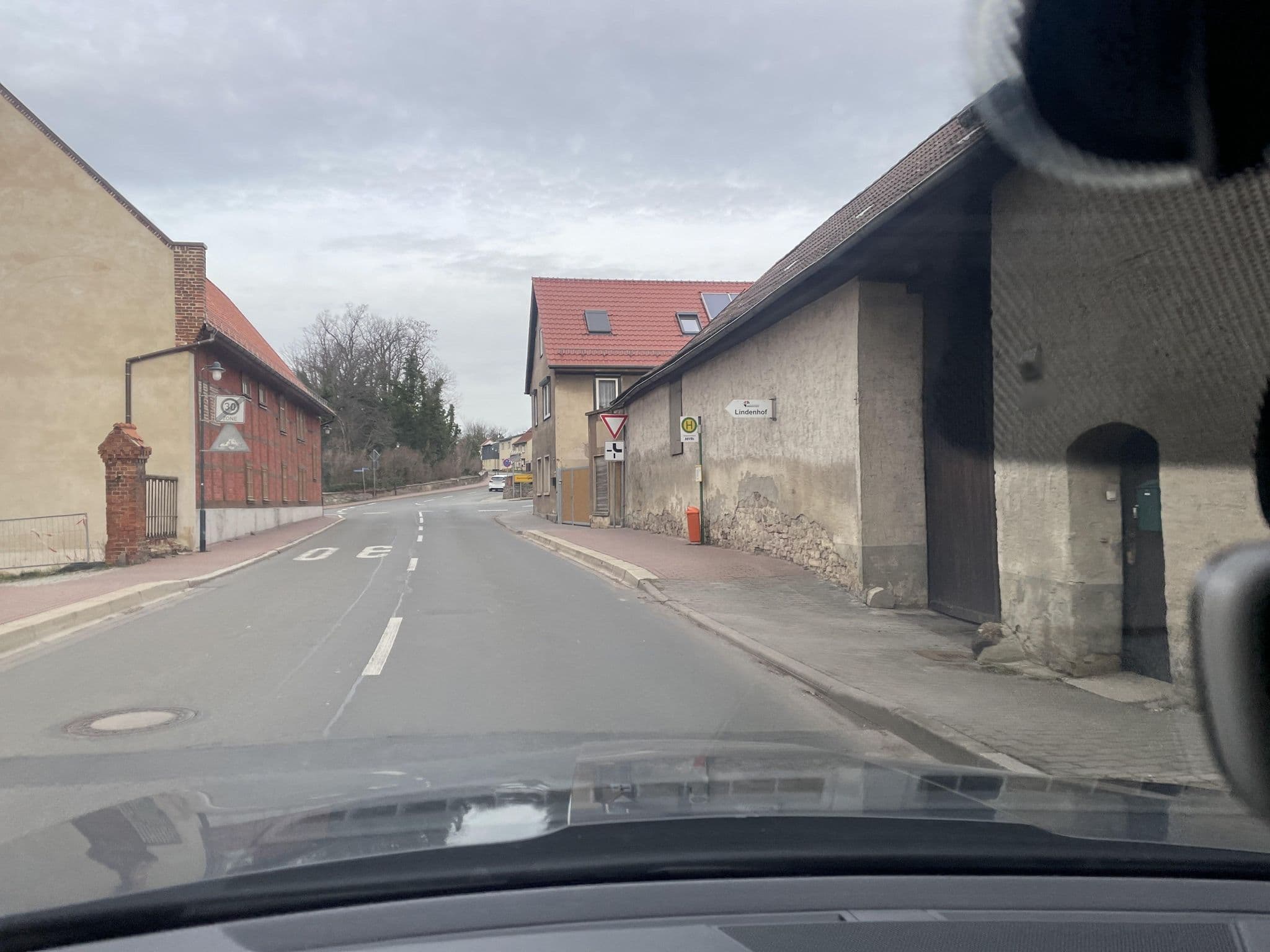 Street view near Gästehaus der Ev. Stift. Neinstedt, Neinstedt — © surveyor99 (CC BY-SA · Mapillary)