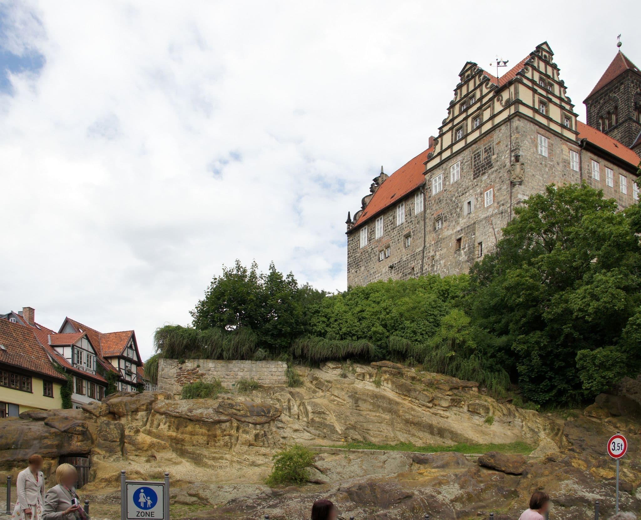 Street view near Ferienhaus Castle View Quedlinburg, Quedlinburg — © allefm (CC BY-SA · Mapillary)