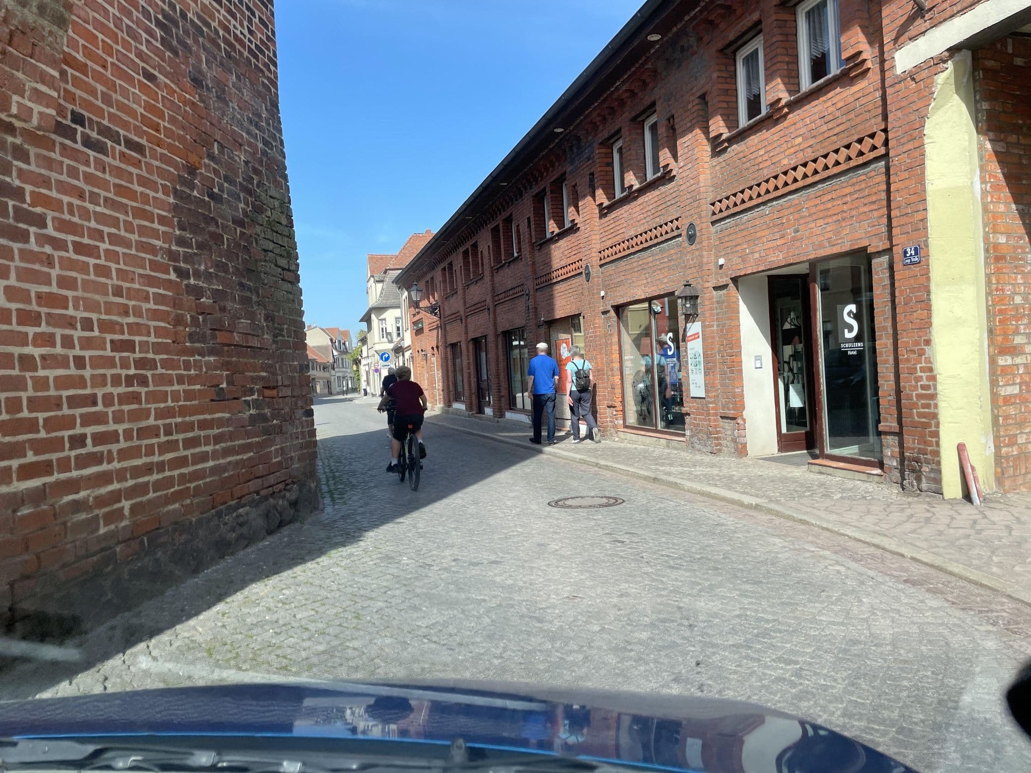 Street view near Schulzens Brauerei & Hotel, Tangermünde — © hotteliene (CC BY-SA · Mapillary)