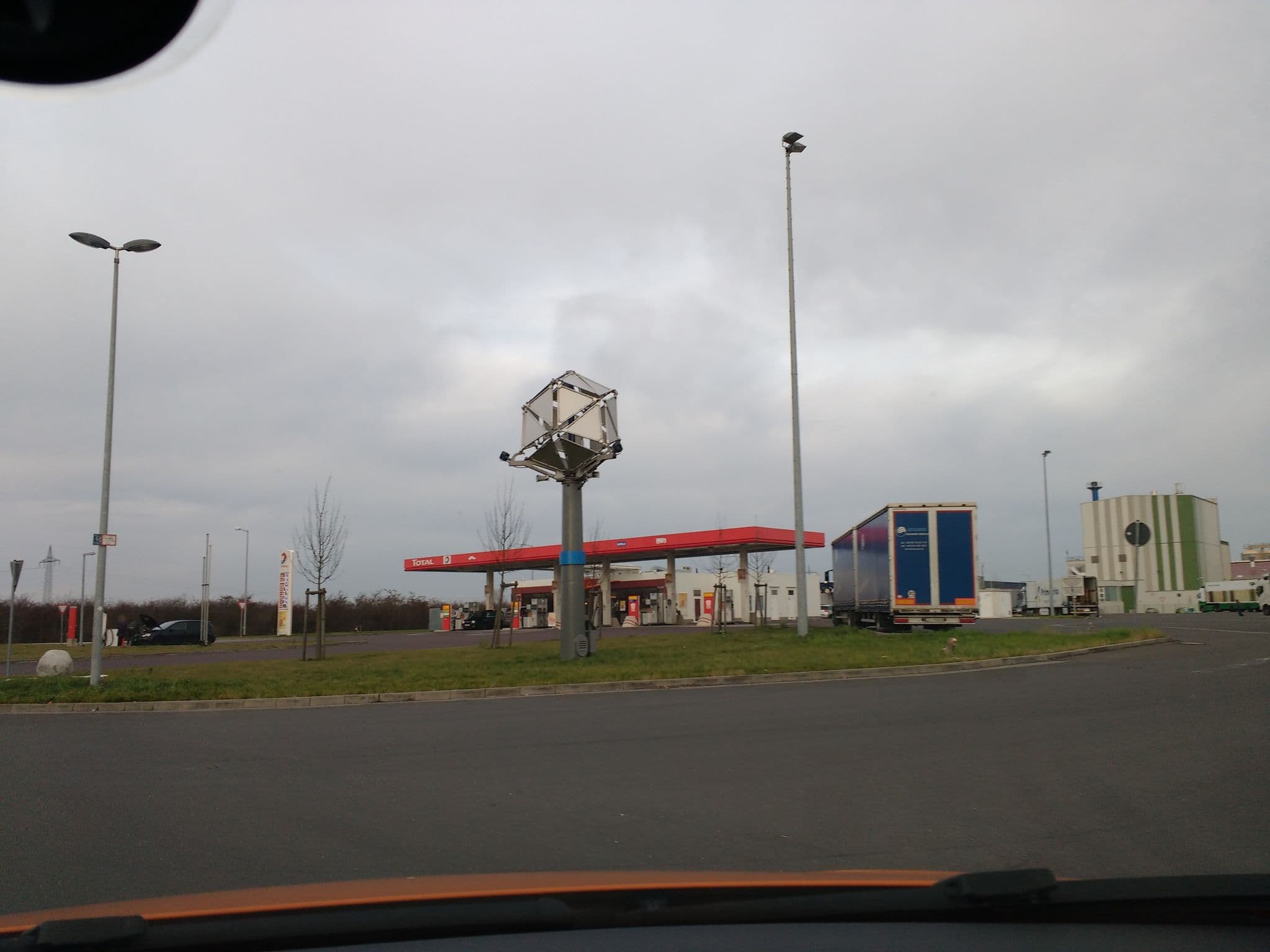 Street view near Roatel, Glindenberg — © moenk (CC BY-SA · Mapillary)