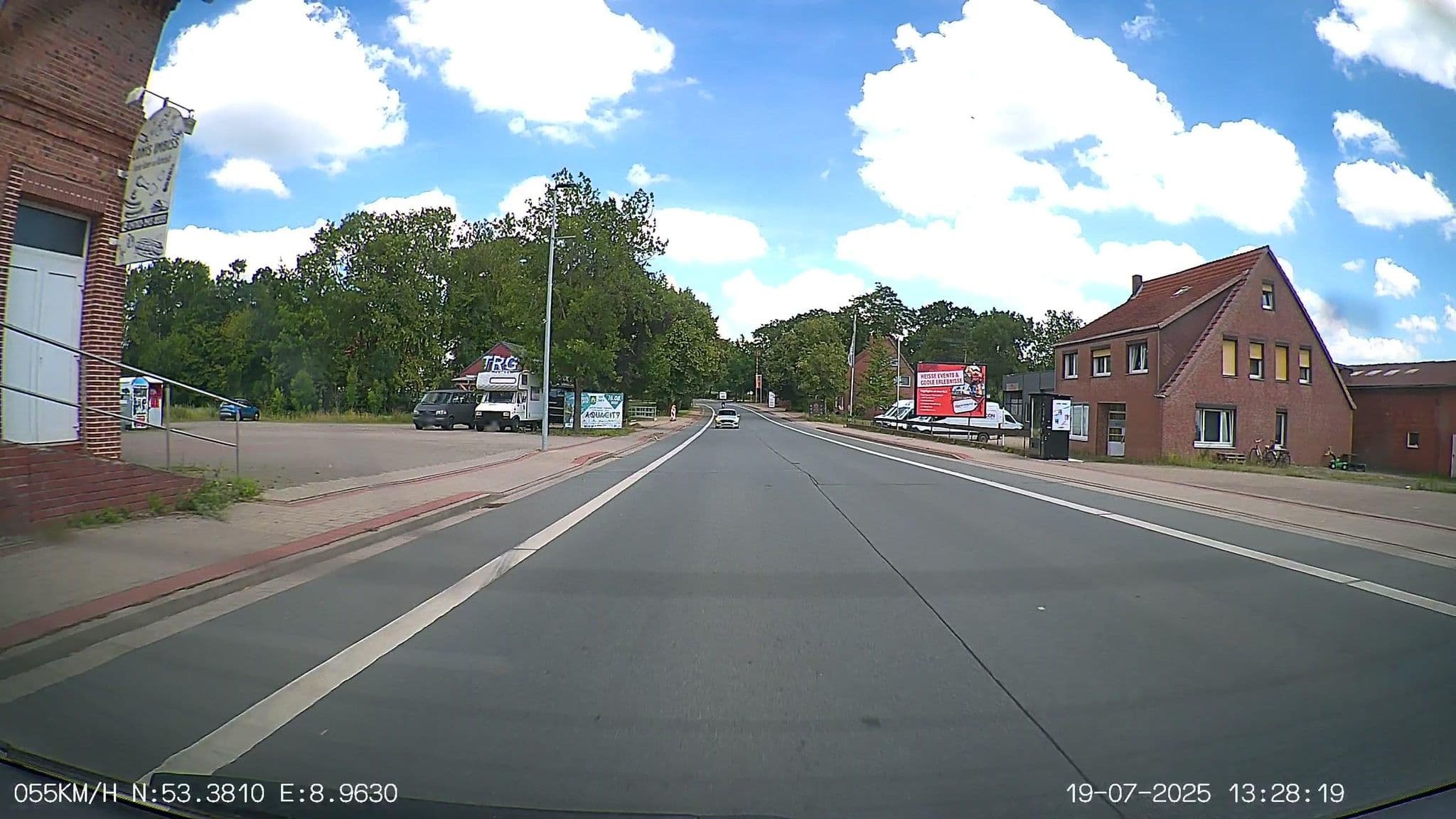 Street view near Kuhstedter Landhaus, Gnarrenburg — © heetENkoel (CC BY-SA · Mapillary)