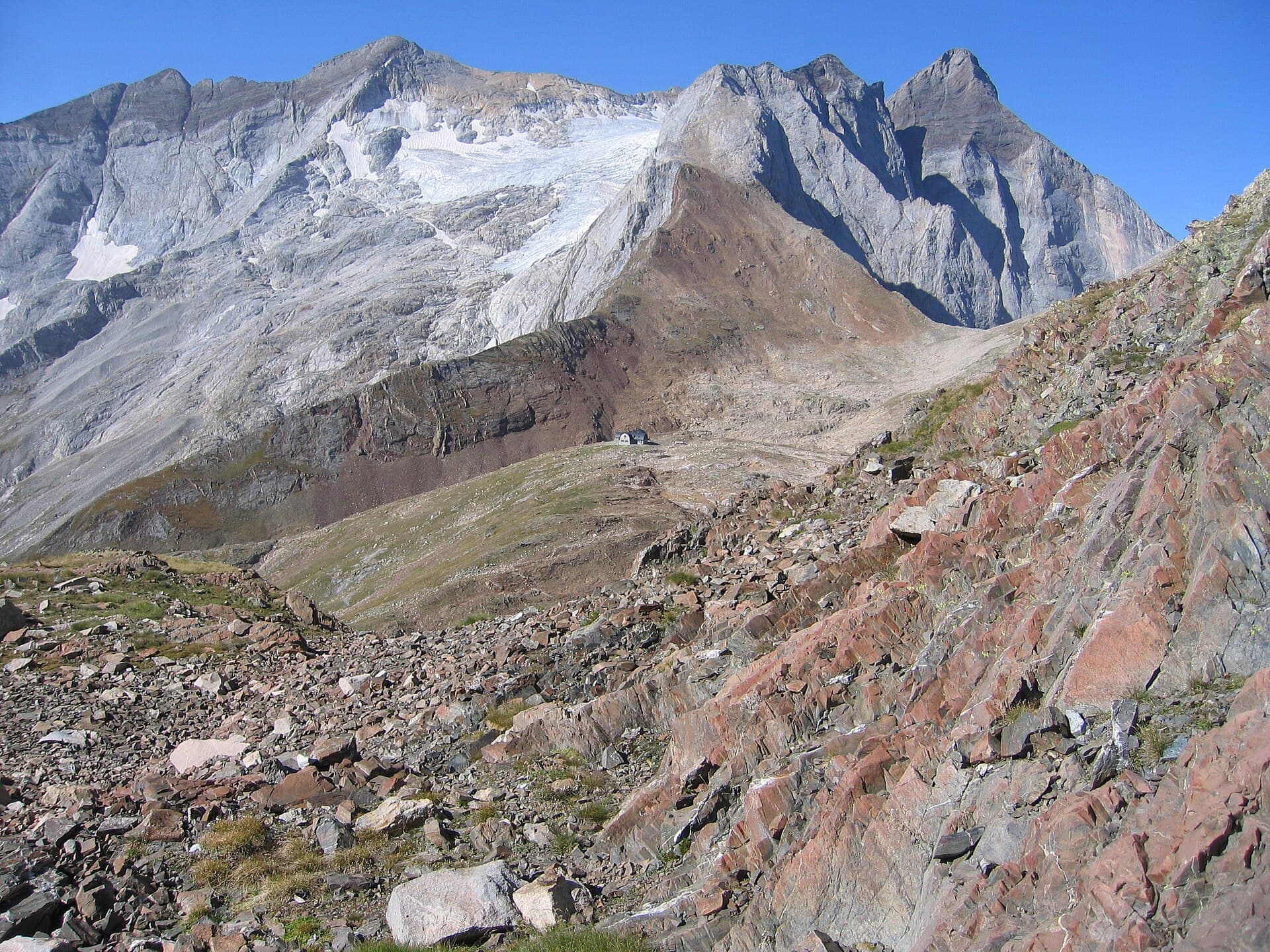 Refuge de Bayssellance (via Wikimedia Commons, CC BY-SA 3.0)