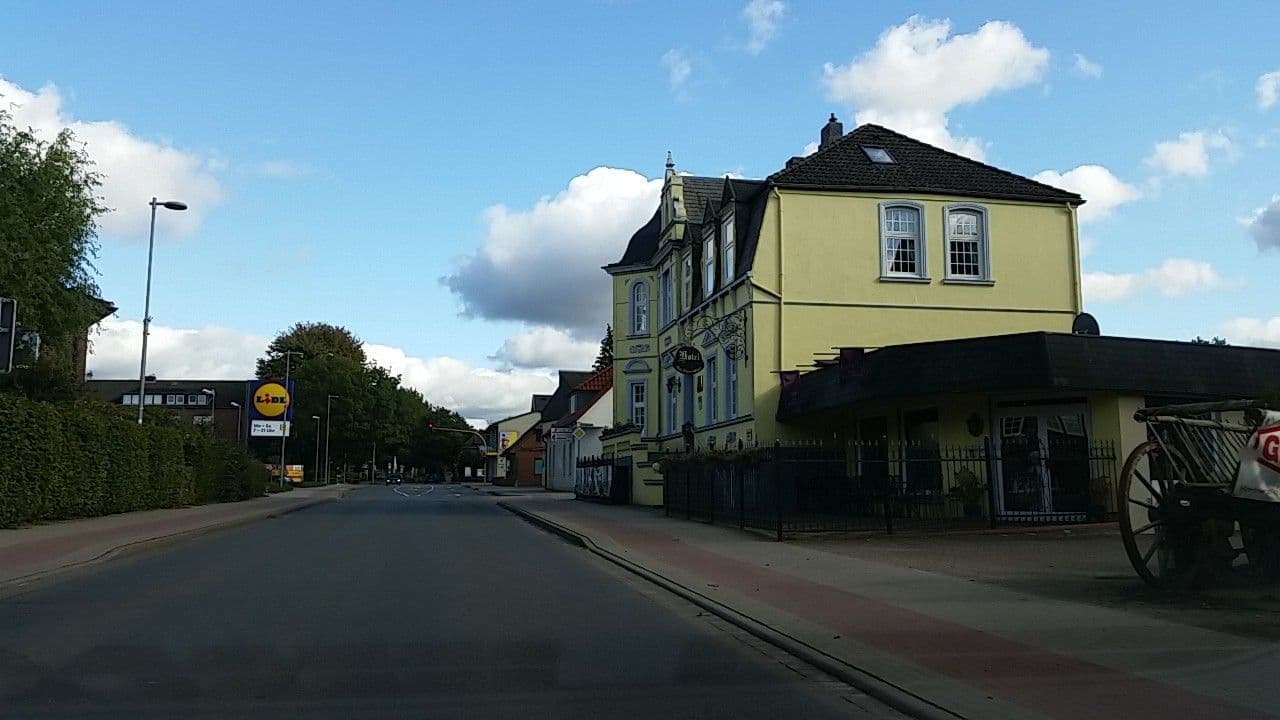 Street view near Hotel Villa Schneverdingen, Schneverdingen — © tian (CC BY-SA · Mapillary)