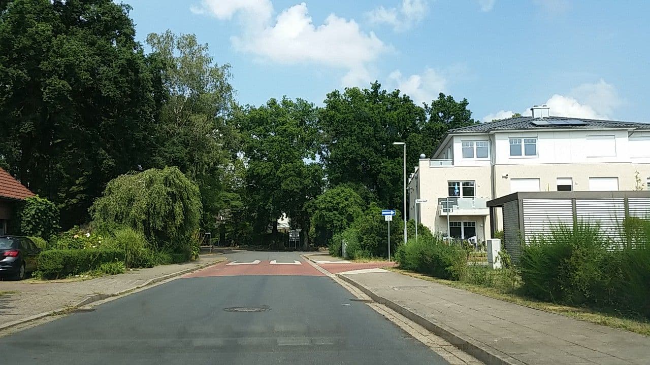 Street view near Heins Ulrike Pension, Schneverdingen — © tian (CC BY-SA · Mapillary)
