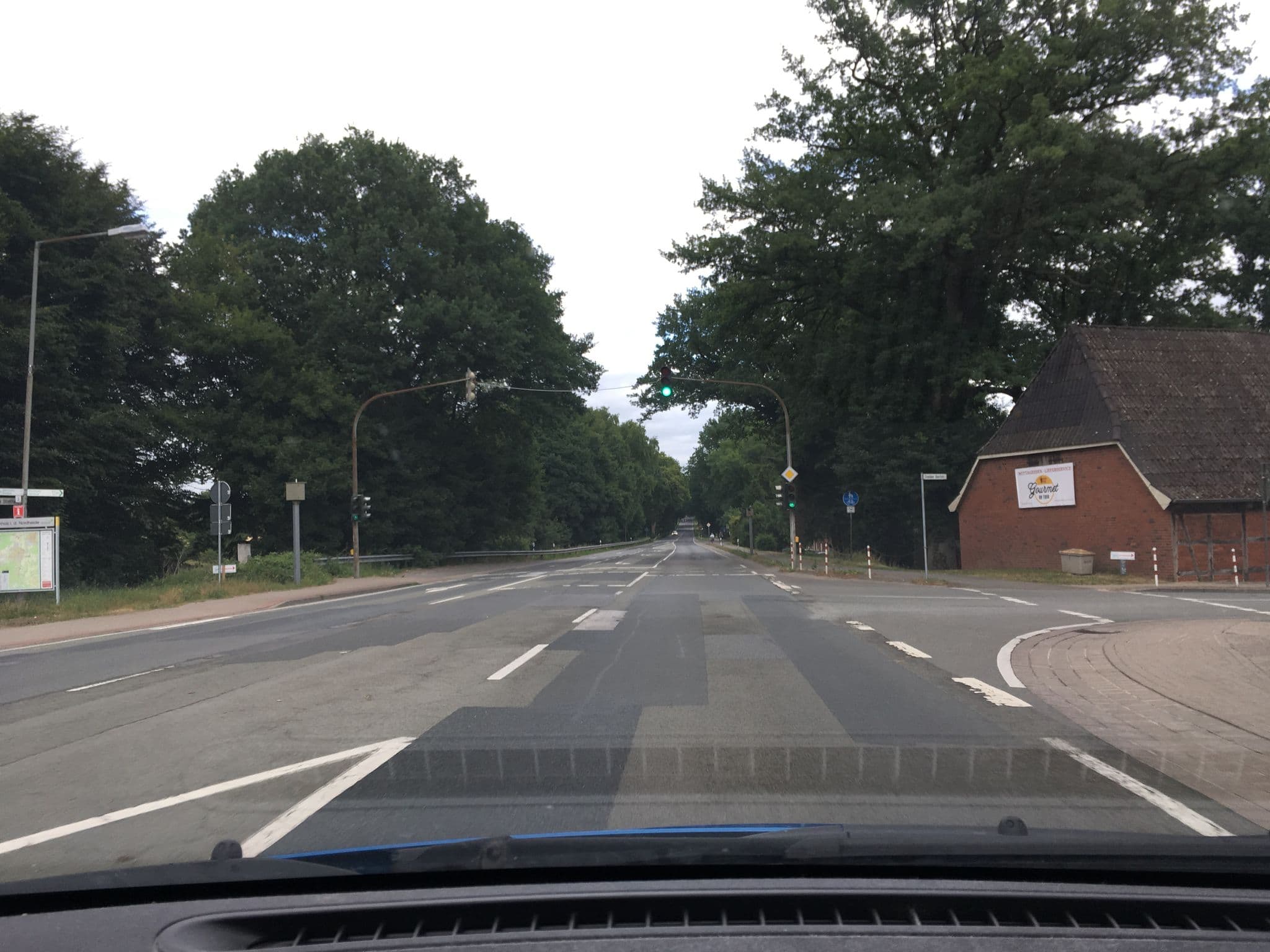 Street view near Wentzien's Gasthof, Kakenstorf — © hotteliene (CC BY-SA · Mapillary)