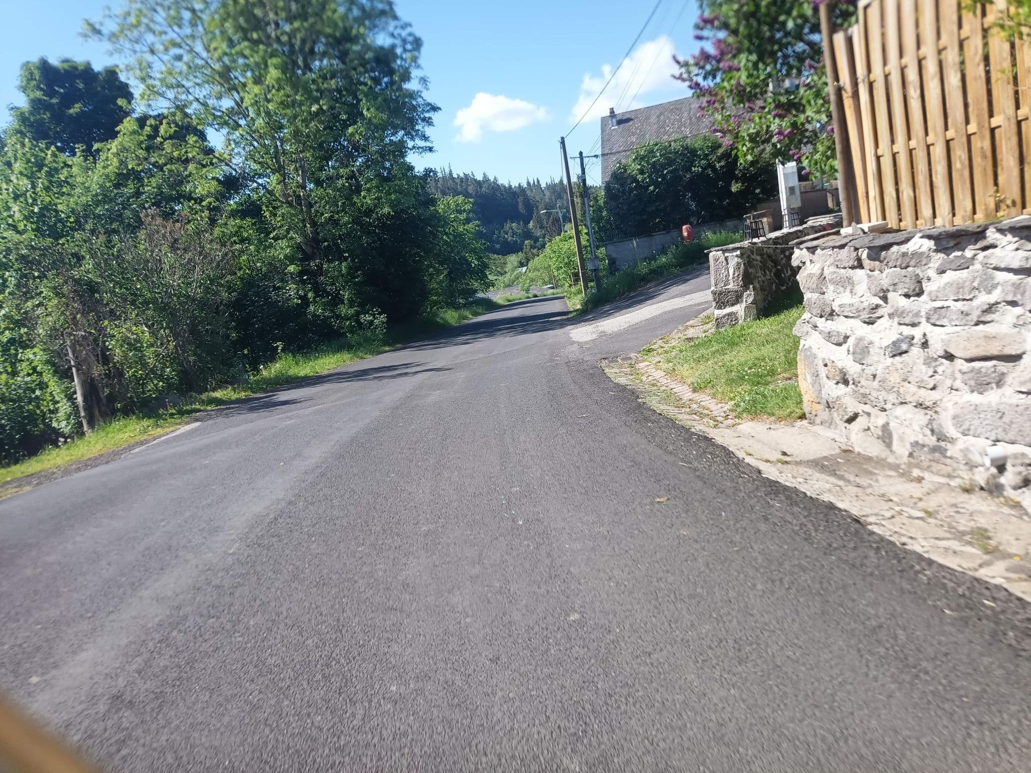 Street view near Gîte Volcaflore, Besse-et-Saint-Anastaise — © connermacleod69 (CC BY-SA · Mapillary)