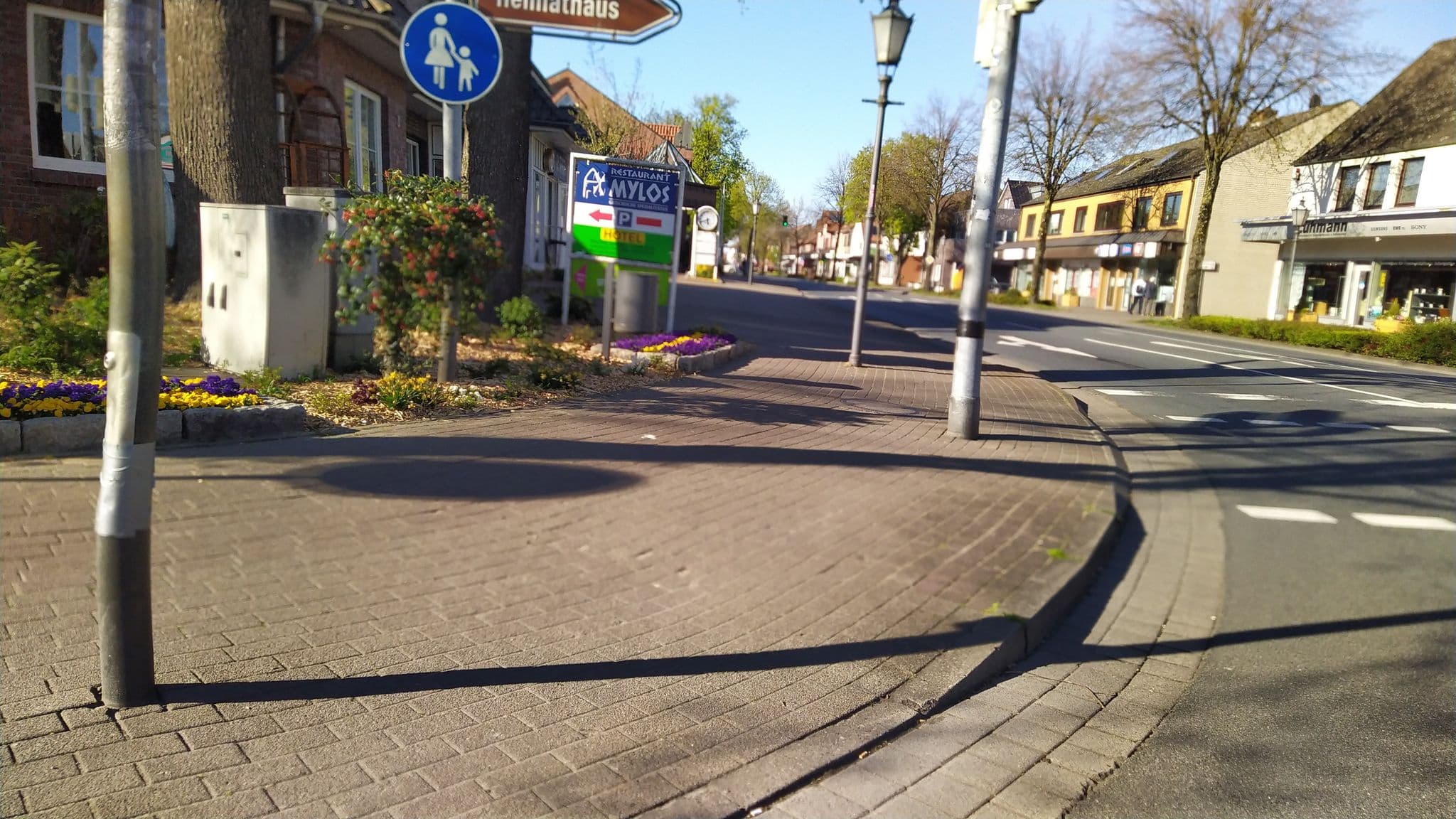 Street view near Hotel Restaurant Mylos, Sittensen — © calmapill (CC BY-SA · Mapillary)