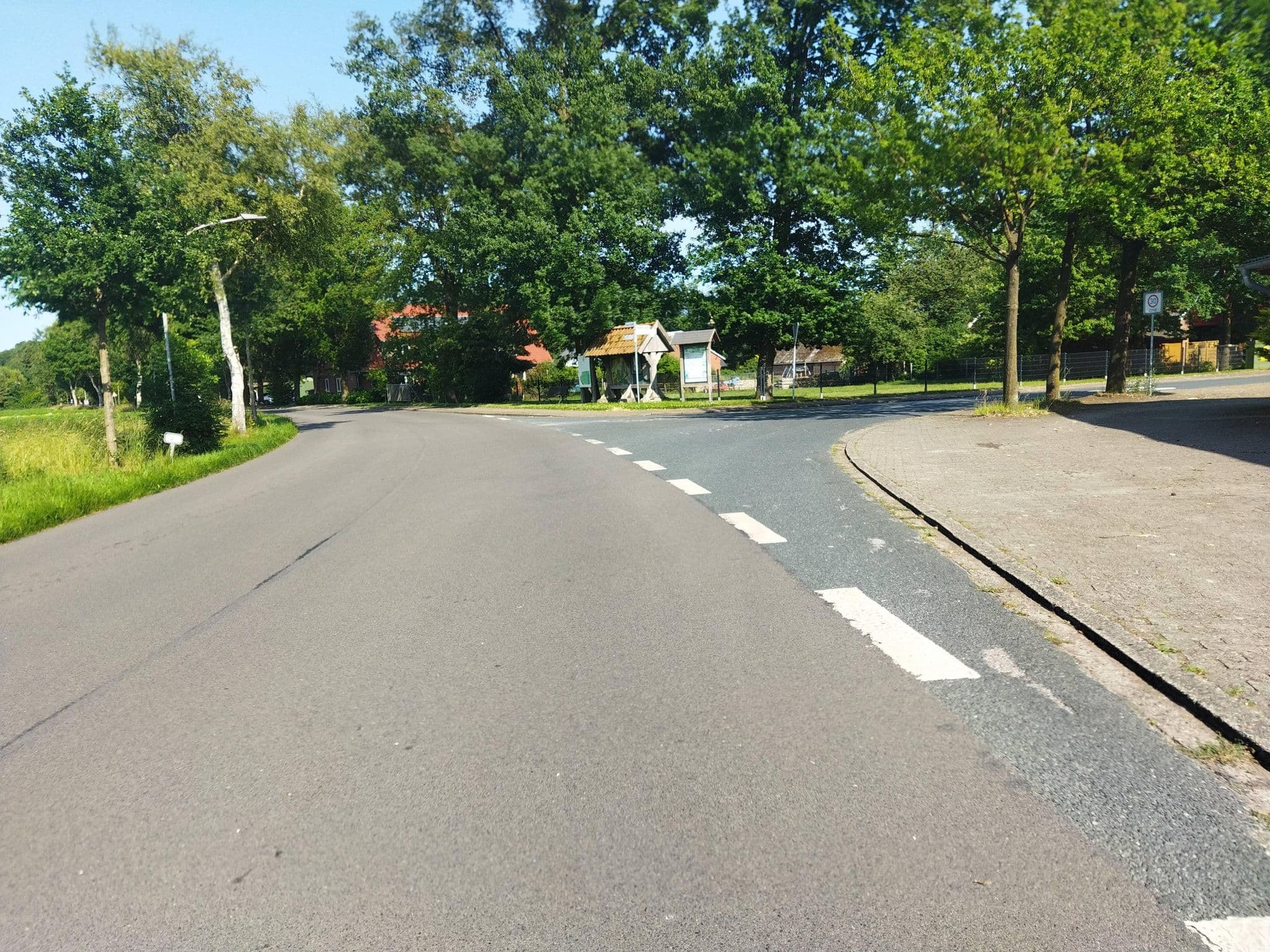 Street view near Budde's Gasthof Inh. Petra und Thomas Frank, Gyhum — © changchun1 (CC BY-SA · Mapillary)