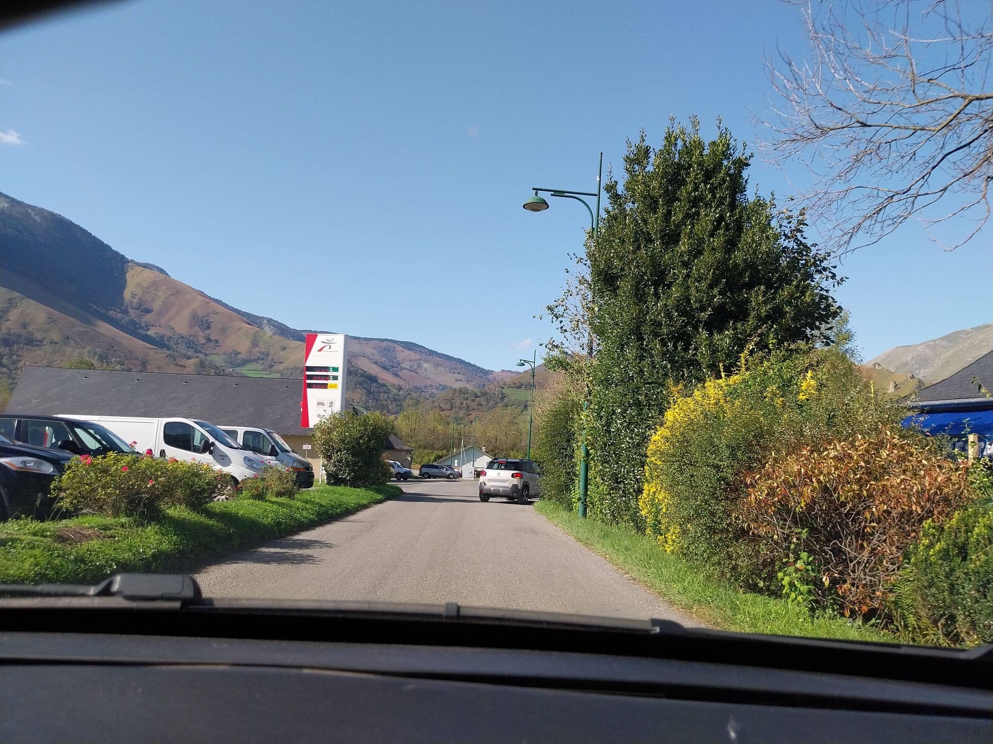 Street view near Le Permayou, Laruns — © floetcheto (CC BY-SA · Mapillary)