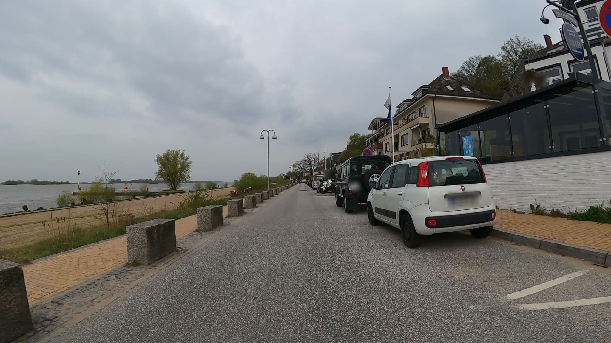 Street view near Gästehaus am Leuchtturm, Blankenese — © veloroute_hamburg (CC BY-SA · Mapillary)