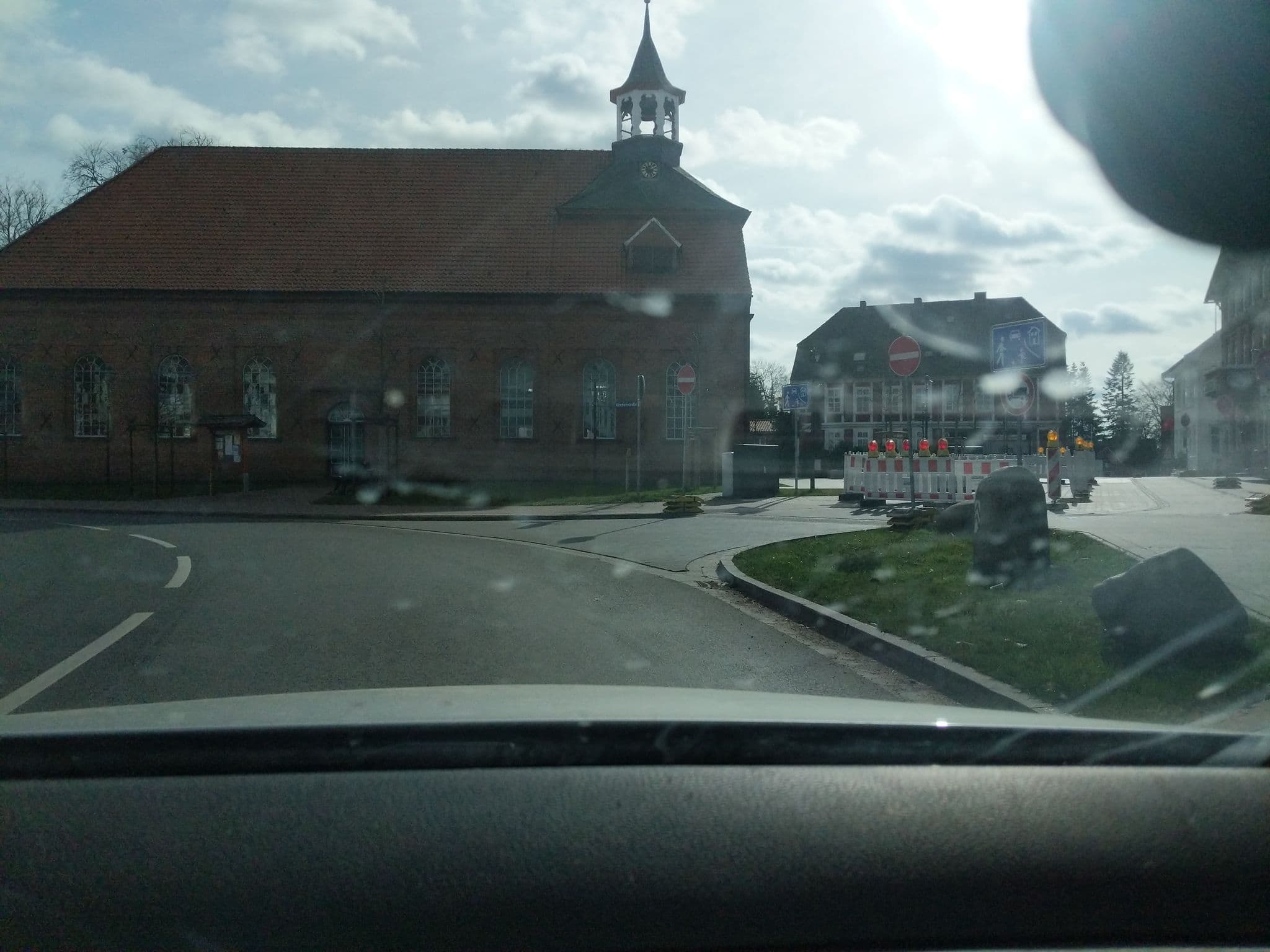 Street view near Müller's Hotel, Drochtersen — © nesshof (CC BY-SA · Mapillary)