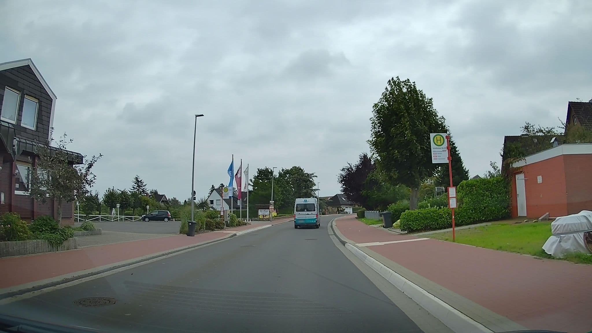 Street view near Vier Linden, Hansestadt Stade — © hendel (CC BY-SA · Mapillary)