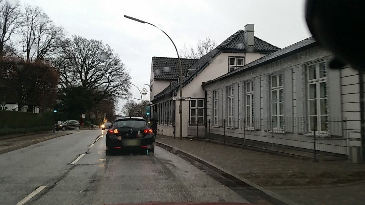 Street view near Hotel Louis C. Jacob, Nienstedten — © tian (CC BY-SA · Mapillary)