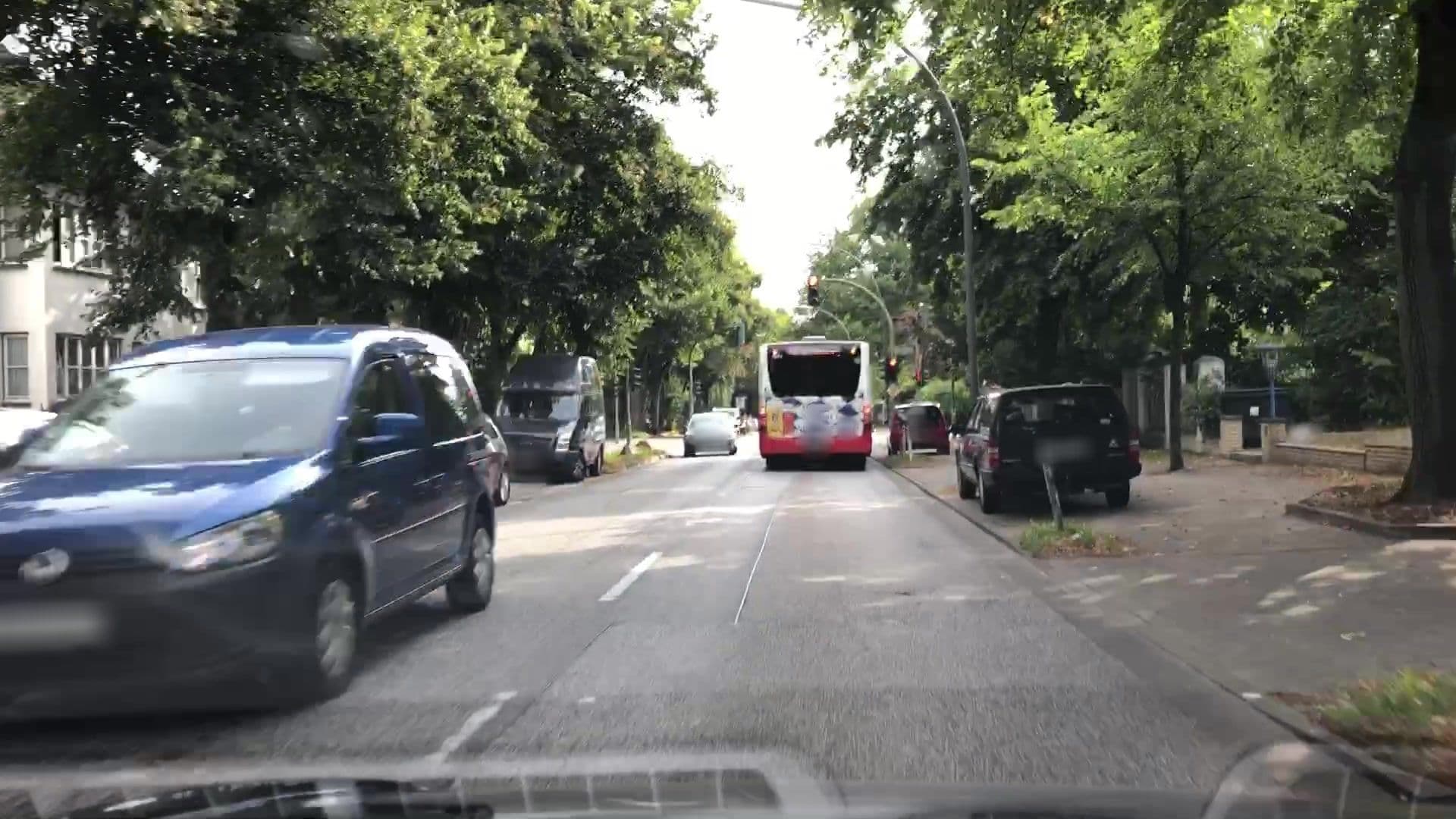 Street view near Hotel Heimfeld, Eißendorf — © lvl5 (CC BY-SA · Mapillary)
