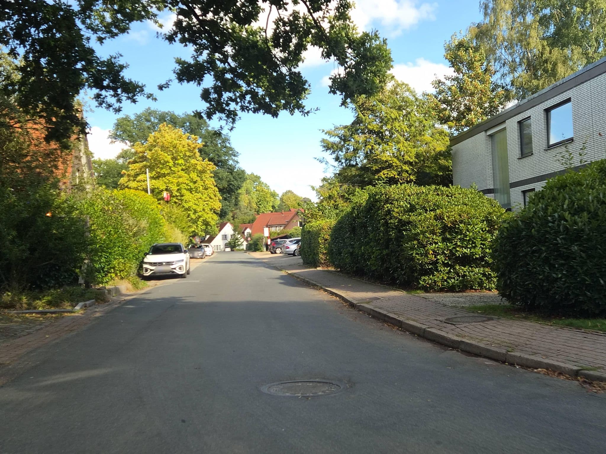 Street view near Meinsbur Boutique Hotel, Bendestorf — © hotteliene (CC BY-SA · Mapillary)