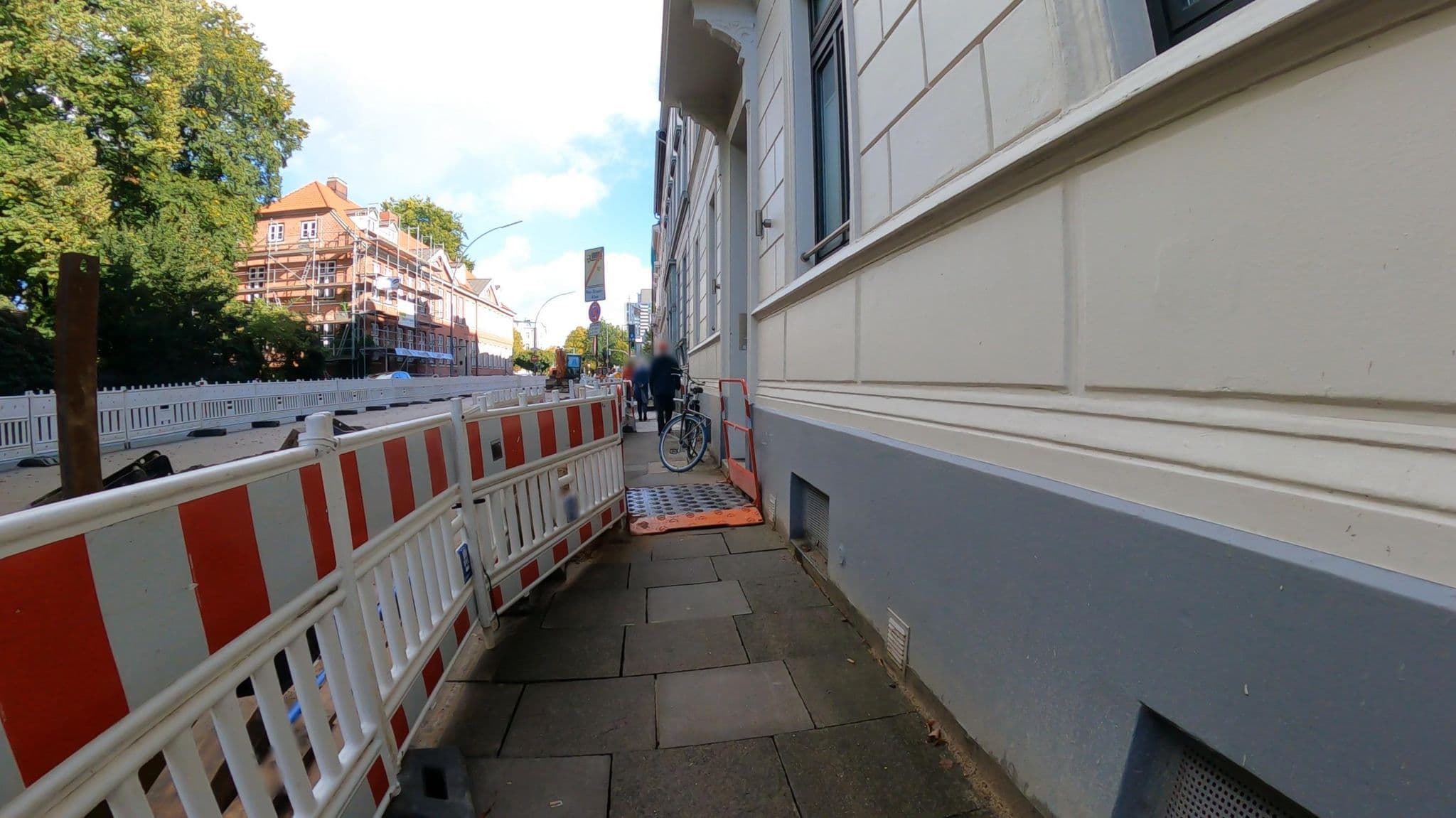 Street view near Roofloft, Altona — © veloroute_hamburg (CC BY-SA · Mapillary)
