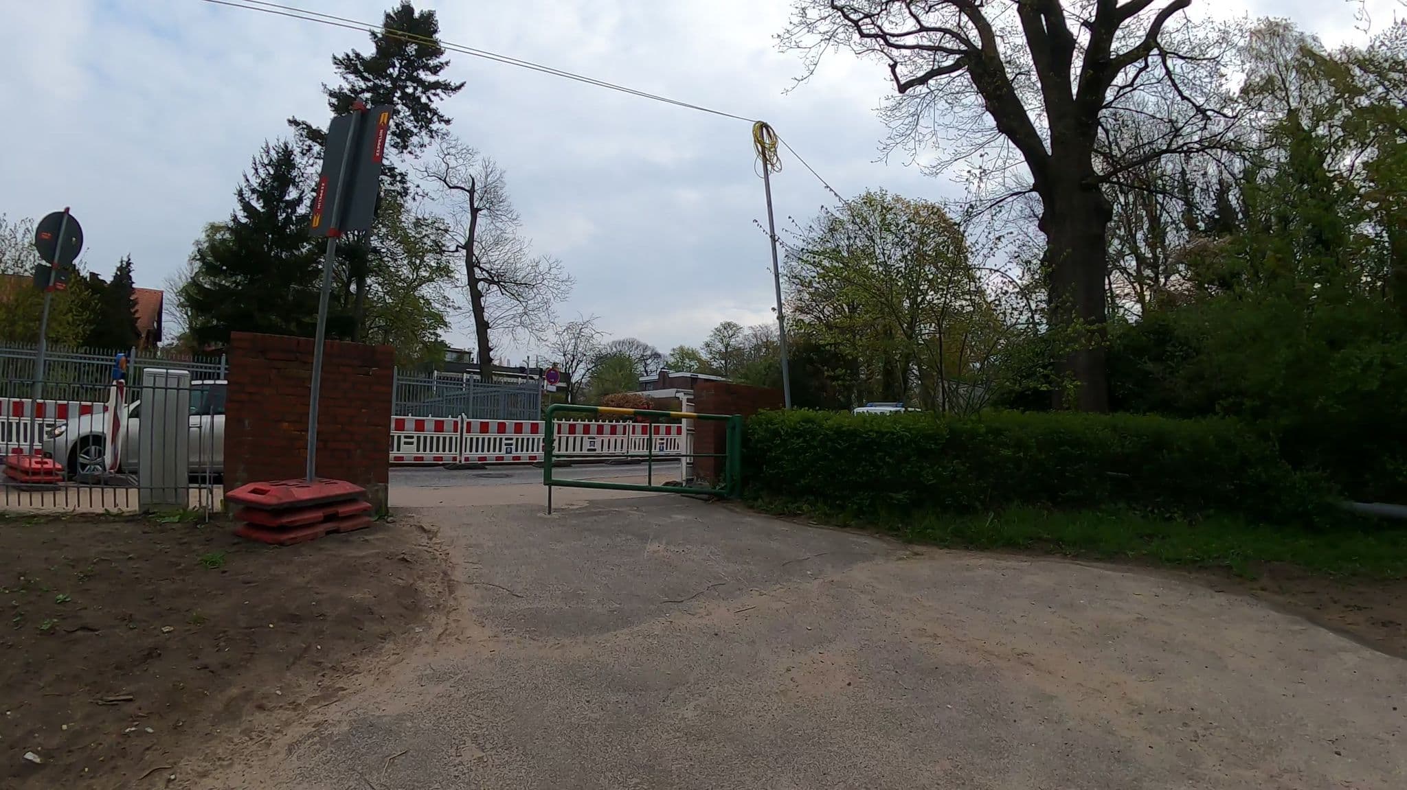 Street view near Herrscher & Atze Öller Bank, Othmarschen — © veloroute_hamburg (CC BY-SA · Mapillary)