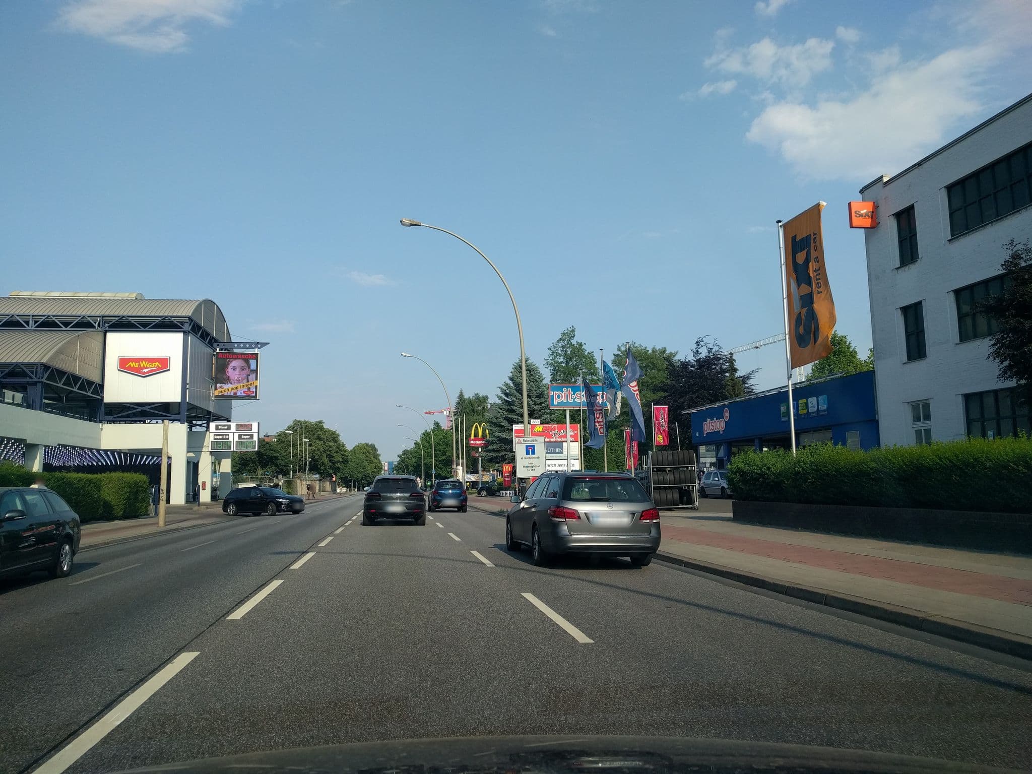 Street view near NH Hoteles Deutschland GmbH, Ottensen — © axel007 (CC BY-SA · Mapillary)