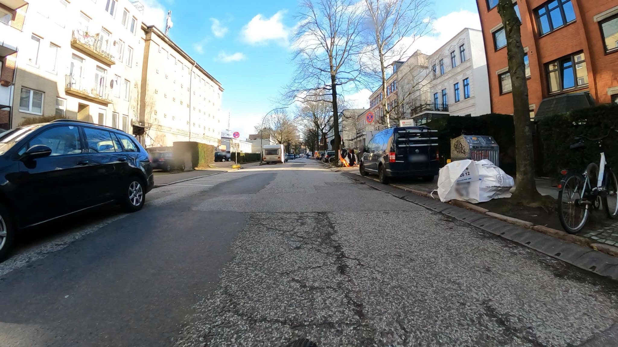 Street view near Heile Welt, Altona-Nord — © veloroute_hamburg (CC BY-SA · Mapillary)