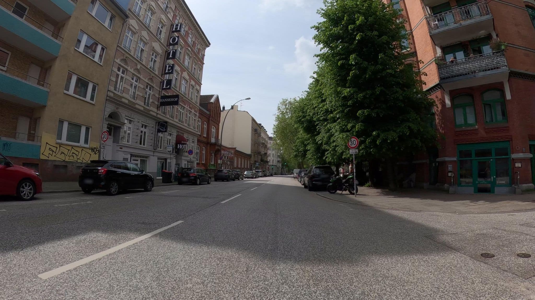 Street view near Hotel Lucky's Inn II, St. Pauli — © veloroute_hamburg (CC BY-SA · Mapillary)