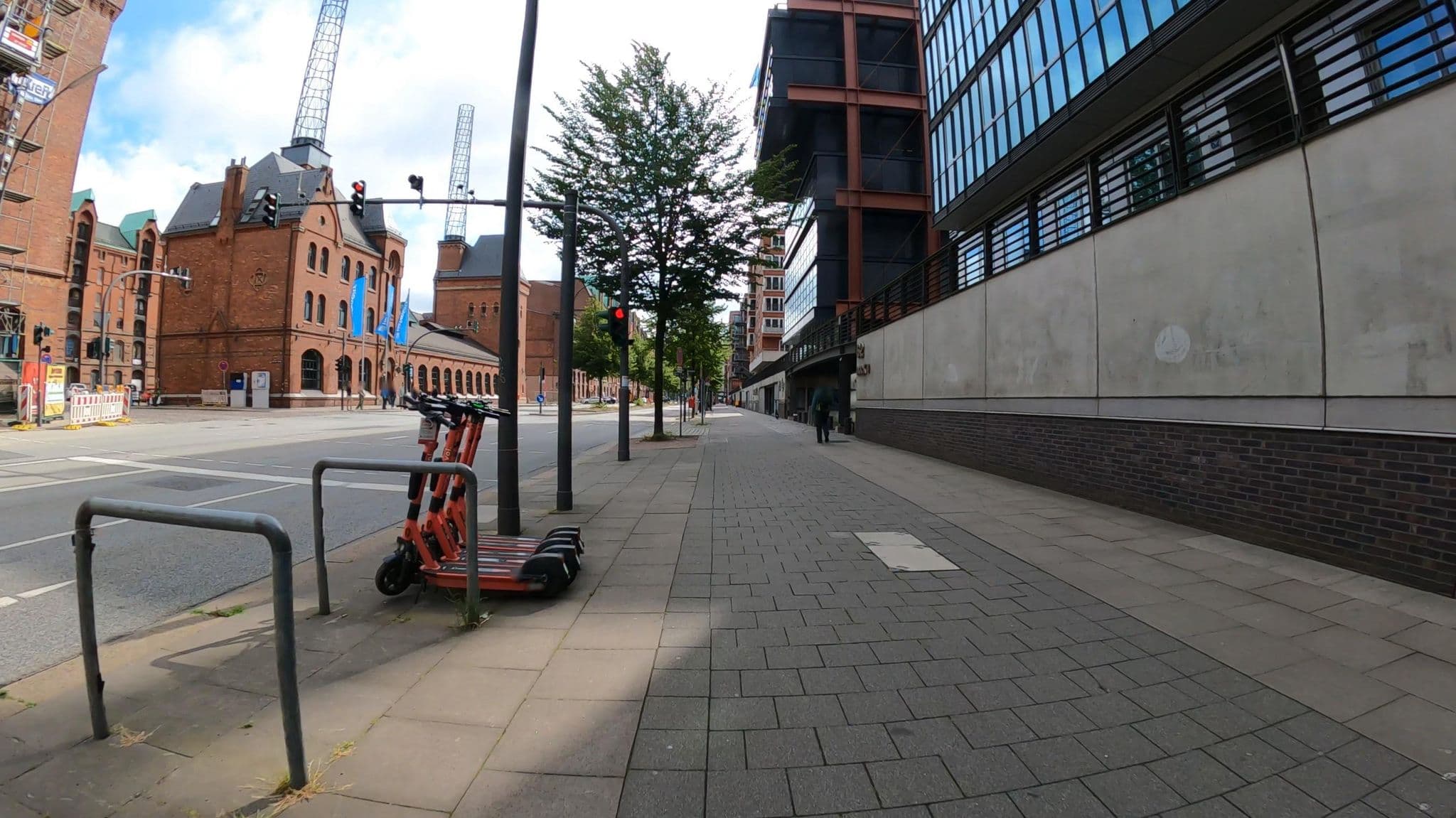 Street view near Hausboot Horus, HafenCity — © veloroute_hamburg (CC BY-SA · Mapillary)