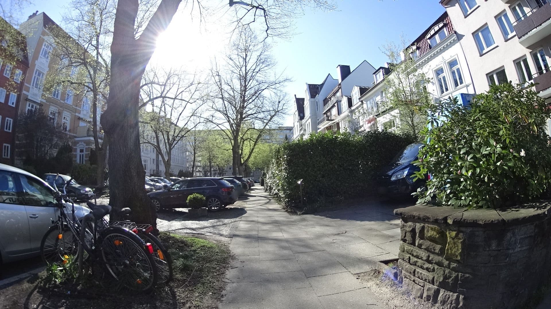 Street view near Appartmenthaus Flori Fam. Rehaag, Harvestehude — © sashazykov (CC BY-SA · Mapillary)
