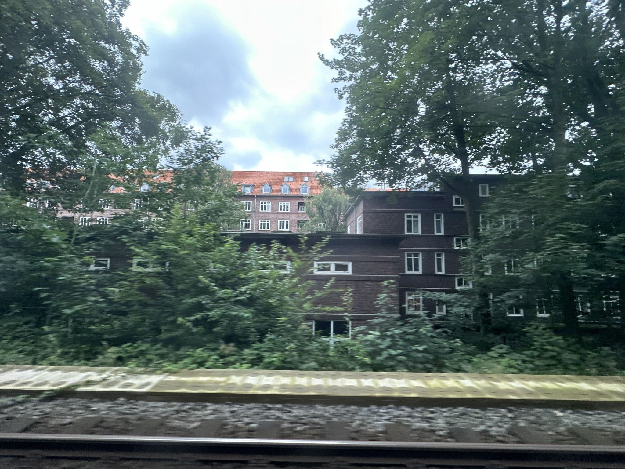 Street view near Bogenstraße 45, Hoheluft-West — © quickness805 (CC BY-SA · Mapillary)
