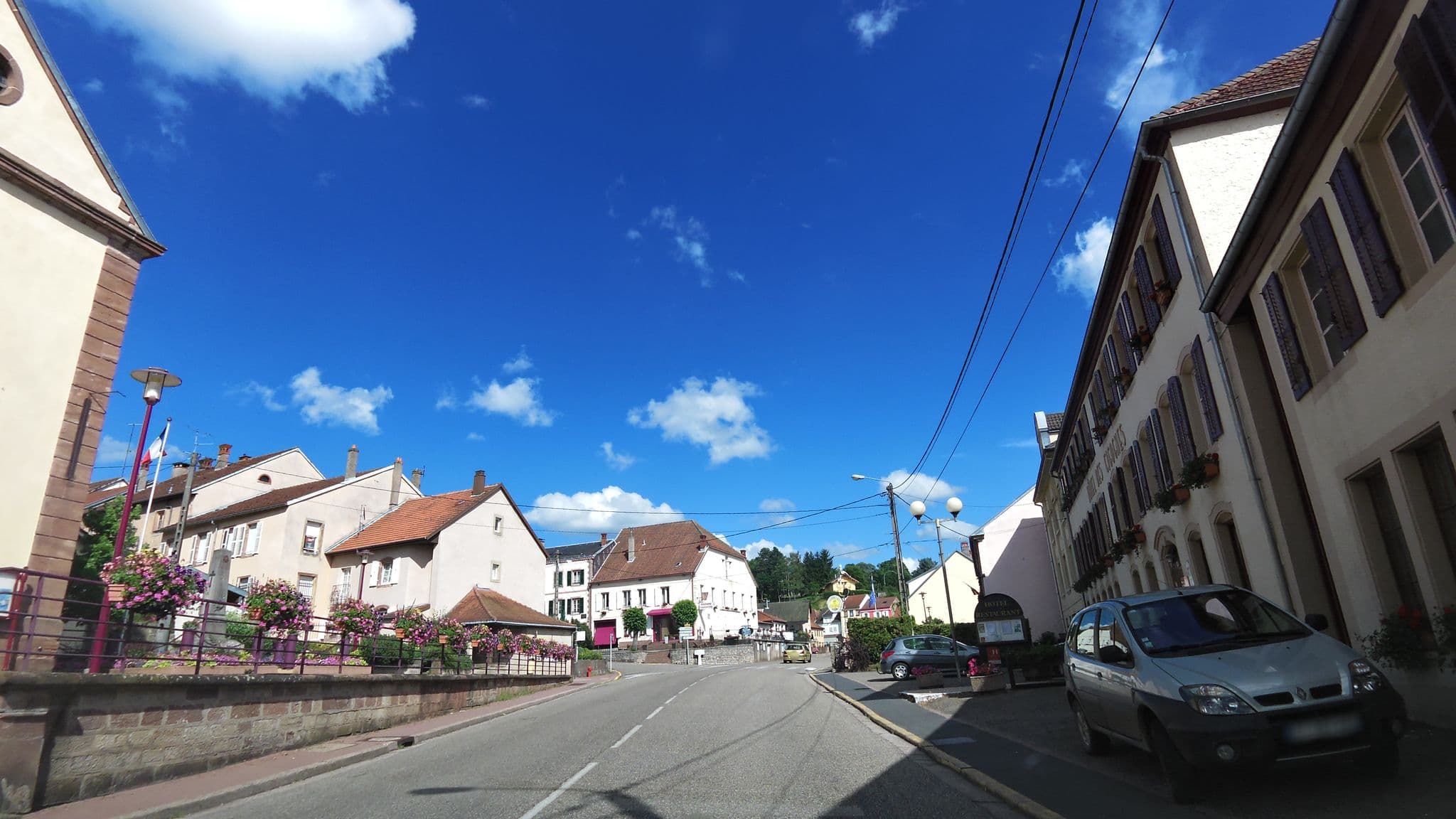 Street view near Hôtel des Cigognes, Abreschviller — © stalfur (CC BY-SA · Mapillary)