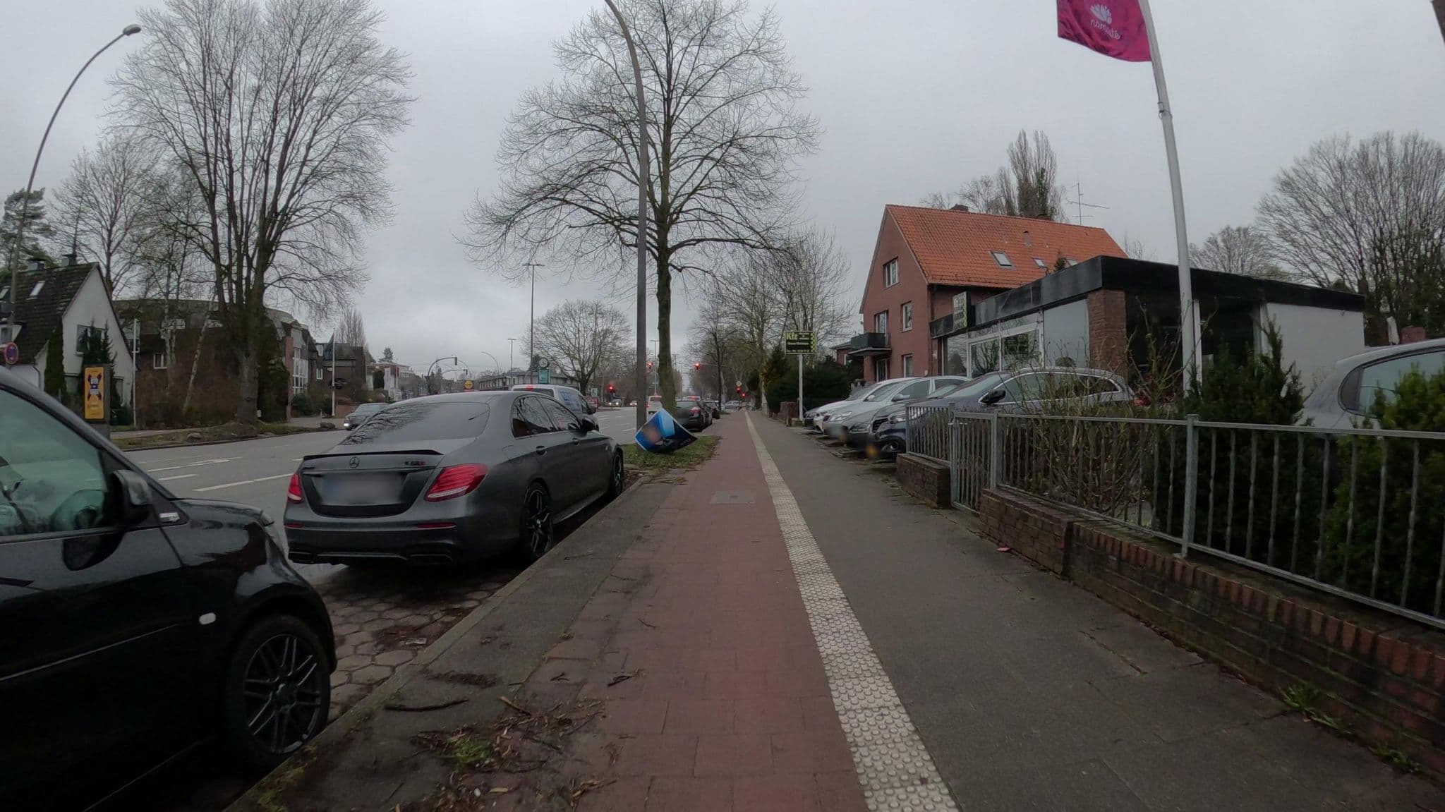 Street view near Hotel Zum Zeppelin, Schnelsen — © veloroute_hamburg (CC BY-SA · Mapillary)