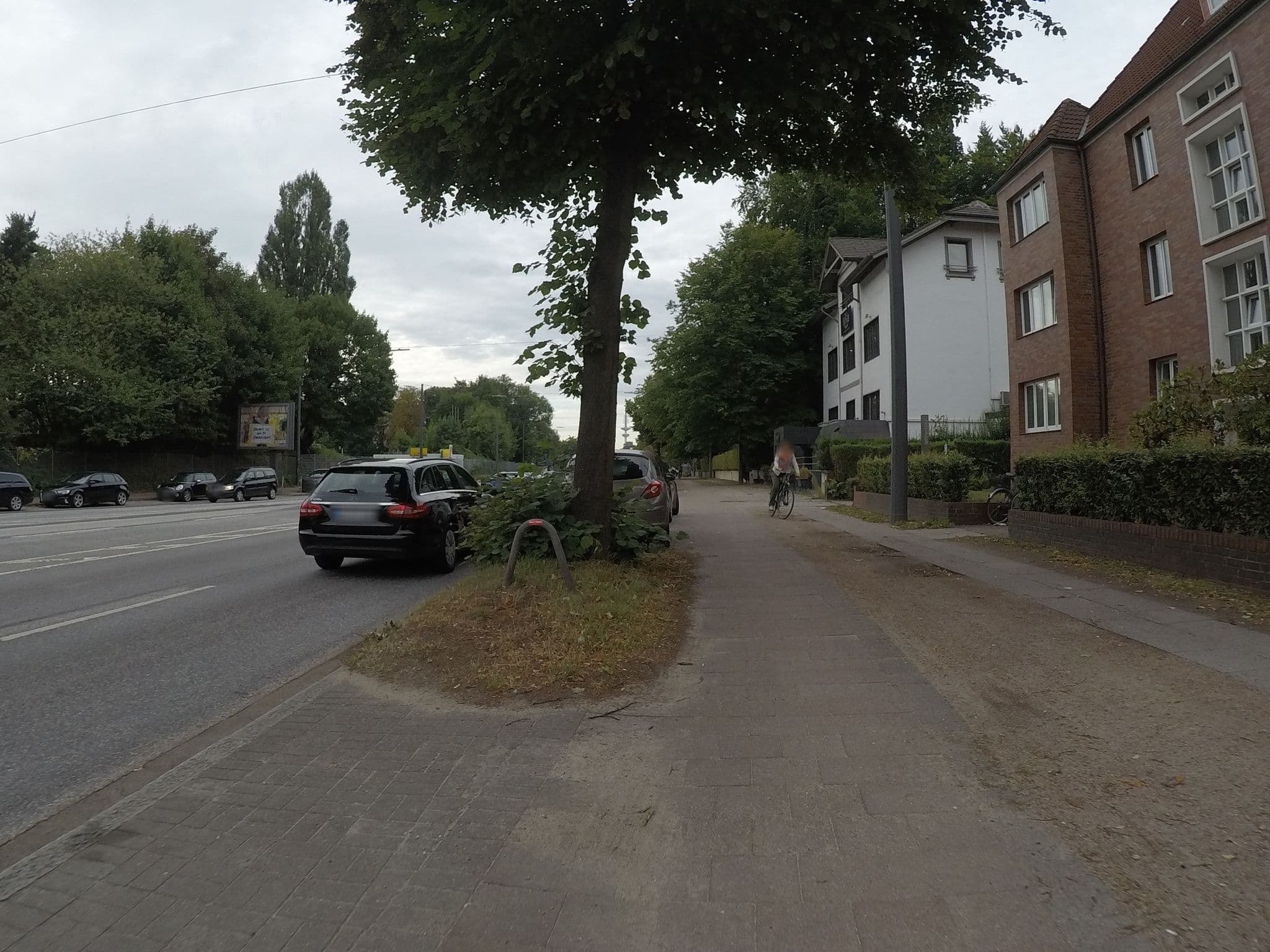 Street view near Pension Hacker, Hoheluft-Ost — © veloroute_hamburg (CC BY-SA · Mapillary)