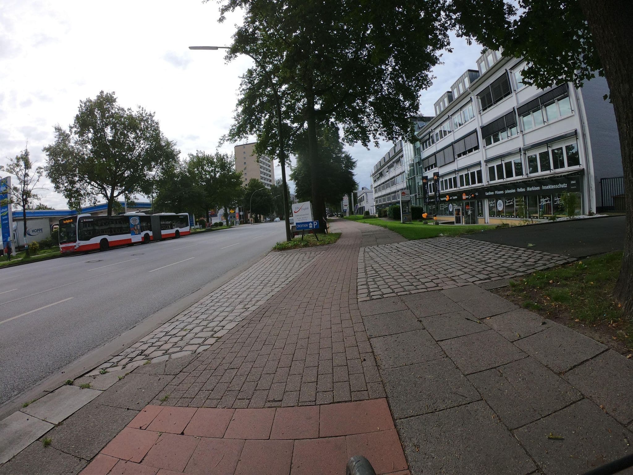 Street view near Mercure Hotel Hamburg Arena, Stellingen — © 2ce5345 (CC BY-SA · Mapillary)