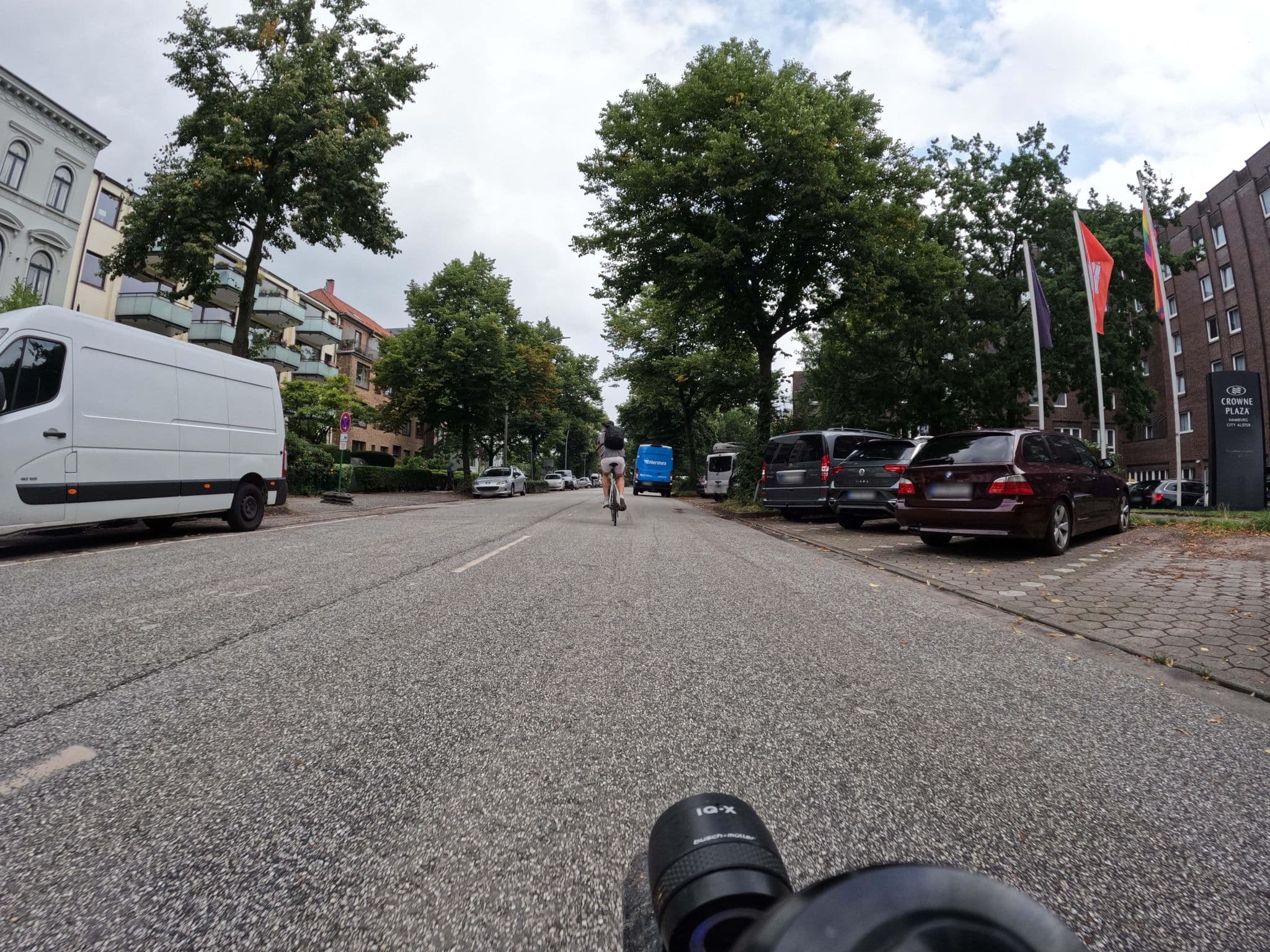 Street view near Pieza 221 Hamburgo, St. Georg — © mjay (CC BY-SA · Mapillary)