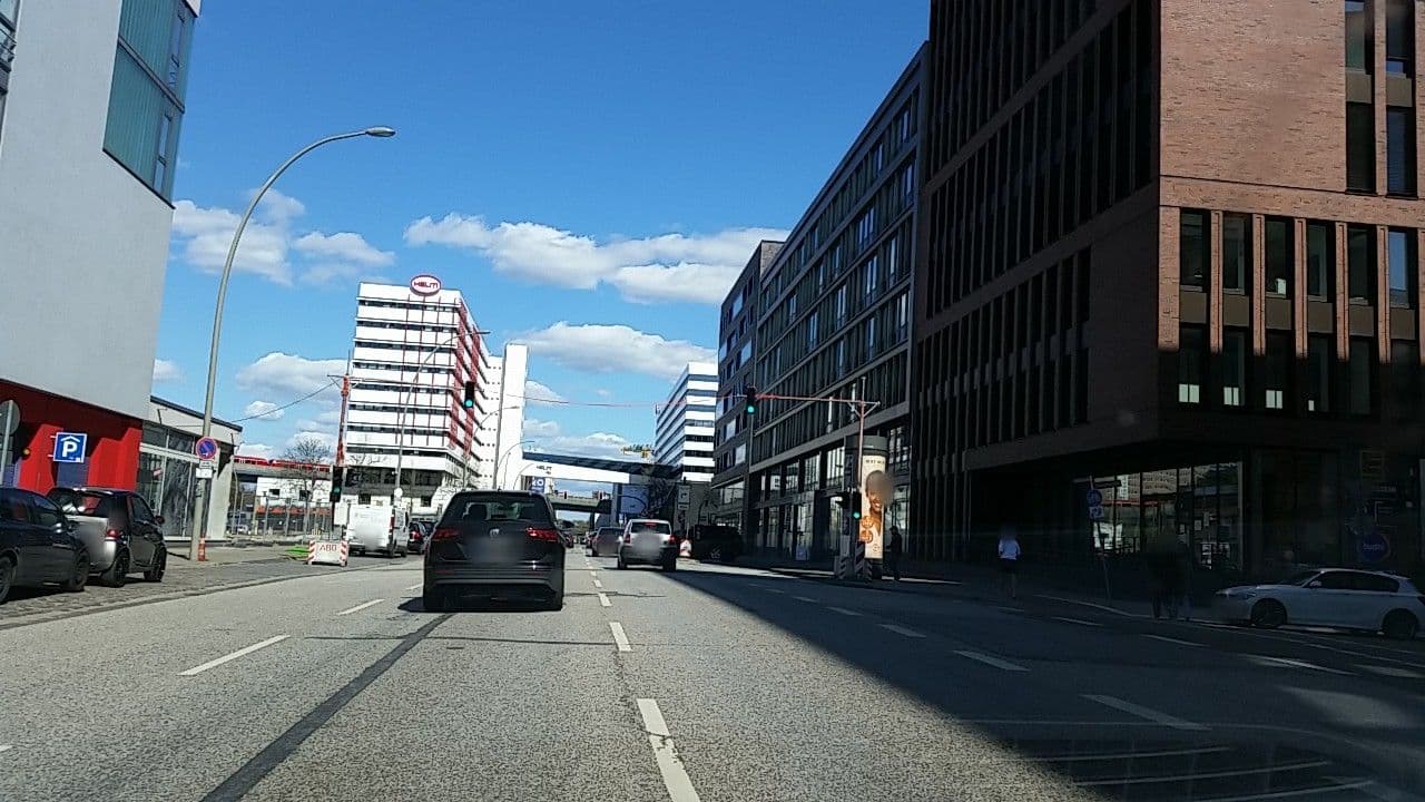 Street view near Holiday Inn Express Hamburg - City Hauptbahnof, Hamburg-Mitte — © tian (CC BY-SA · Mapillary)