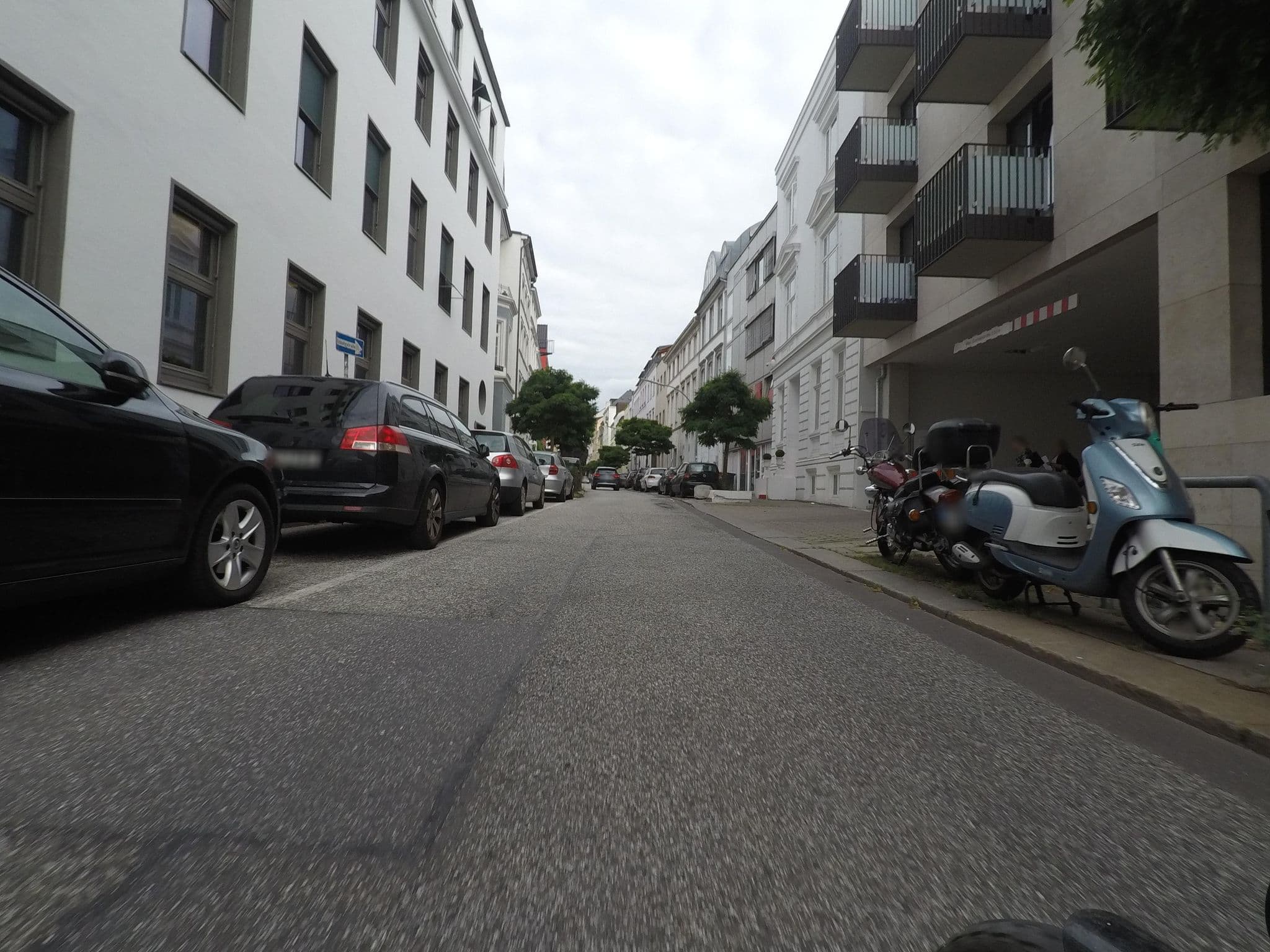 Street view near Meeresblick Hausboote, St. Georg — © mjay (CC BY-SA · Mapillary)