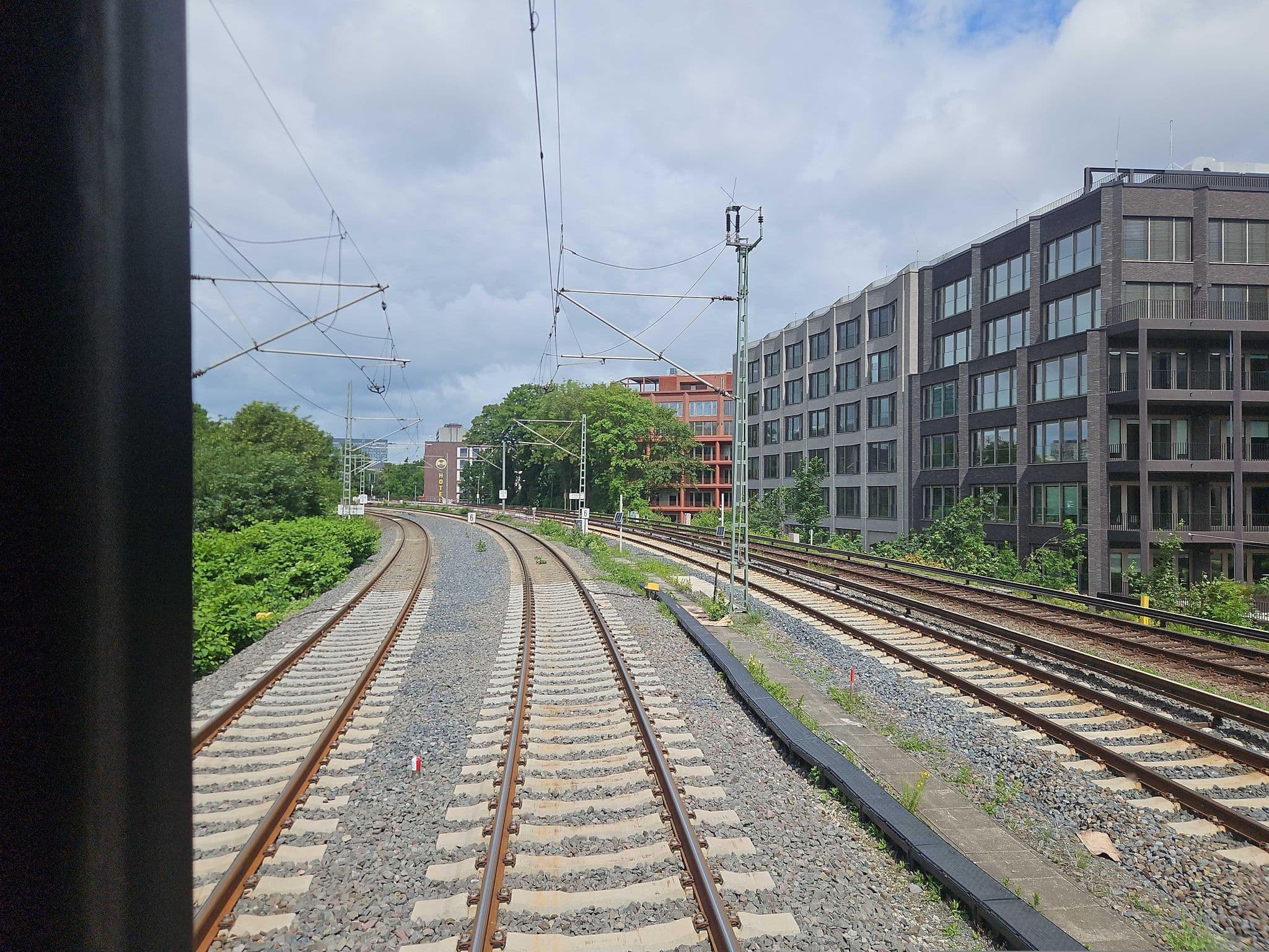 Street view near Pension Sonntag, Borgfelde — © bigbug21 (CC BY-SA · Mapillary)