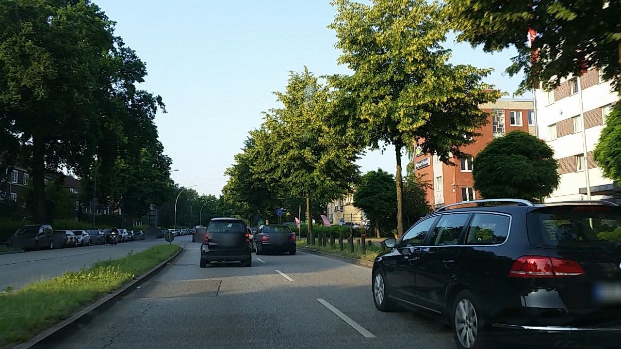 Street view near ibis Hamburg Airport, Alsterdorf — © tian (CC BY-SA · Mapillary)