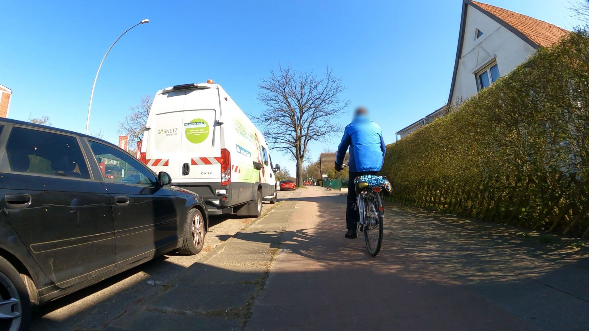 Street view near La Petit Perle, Wellingsbüttel — © veloroute_hamburg (CC BY-SA · Mapillary)