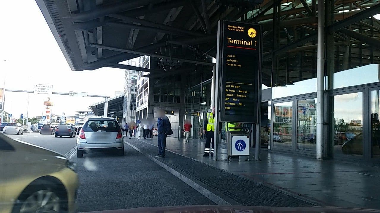 Street view near Hamburg Airport Toilet, Fuhlsbüttel — © tian (CC BY-SA · Mapillary)
