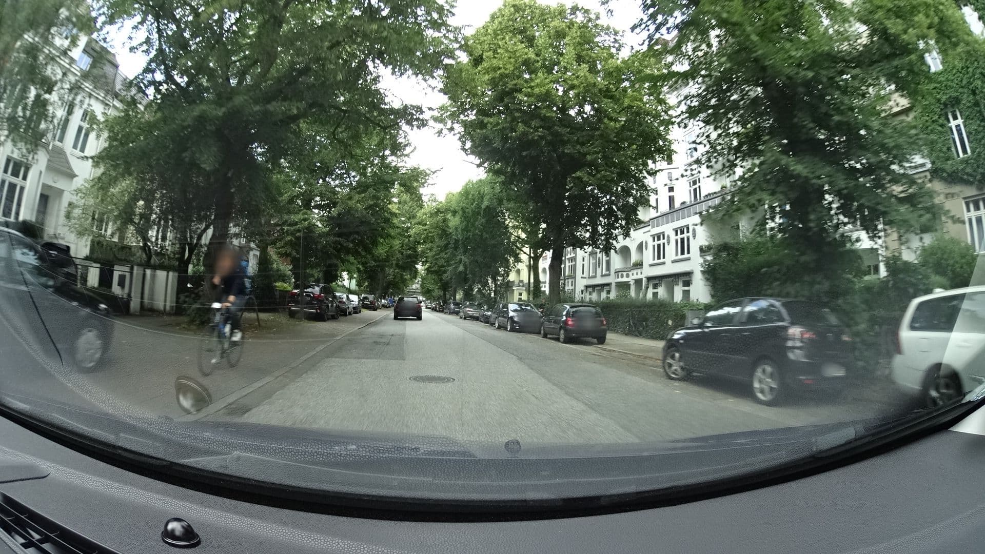 Street view near Hotel Hanseatic, Eppendorf — © sashazykov (CC BY-SA · Mapillary)
