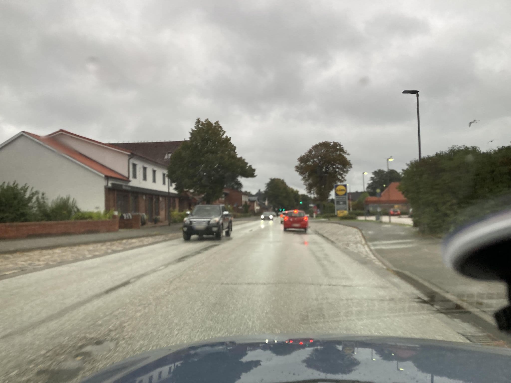 Street view near Hotel Schützenhaus, Inhaberin Annegret Schulz, Fockbek — © robffm (CC BY-SA · Mapillary)