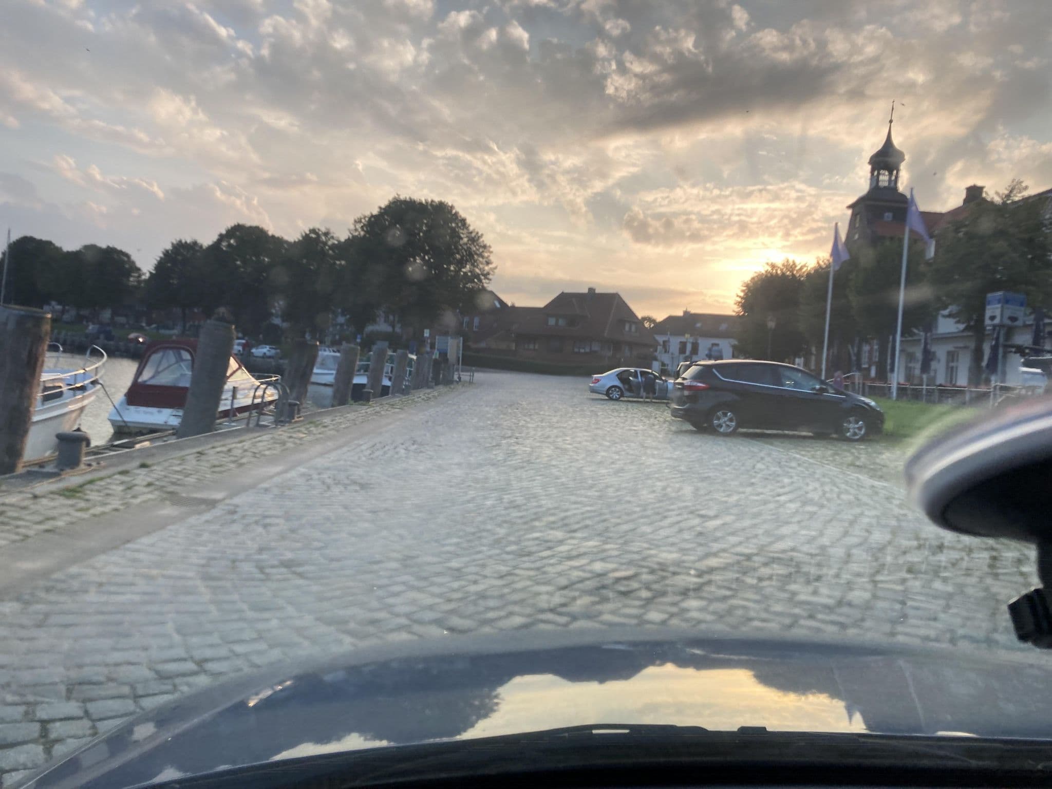 Street view near Hotel Lexow, Tönning — © robffm (CC BY-SA · Mapillary)