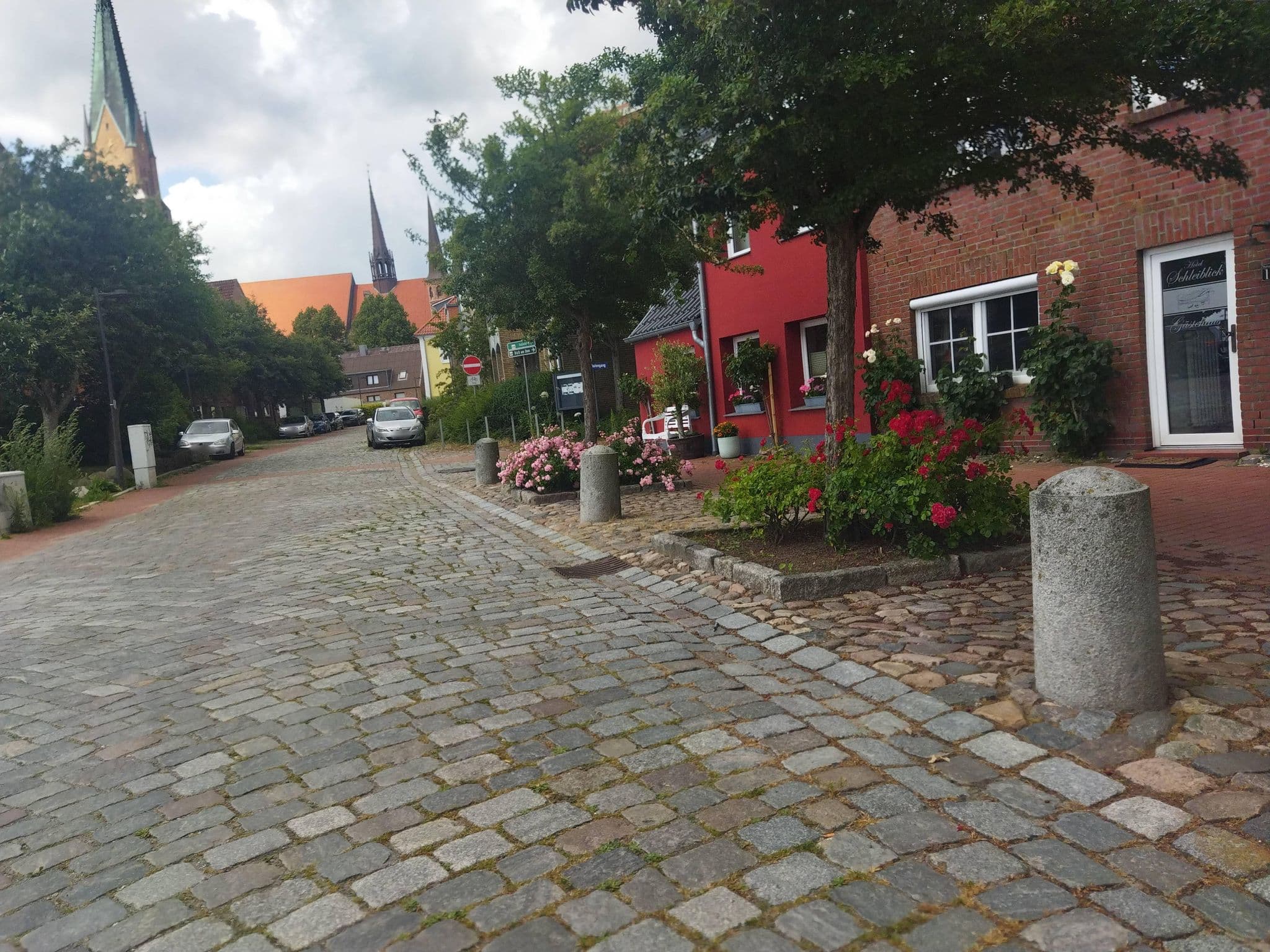 Street view near Hotel und Restaurant Olschewski's, Schleswig — © changchun1 (CC BY-SA · Mapillary)