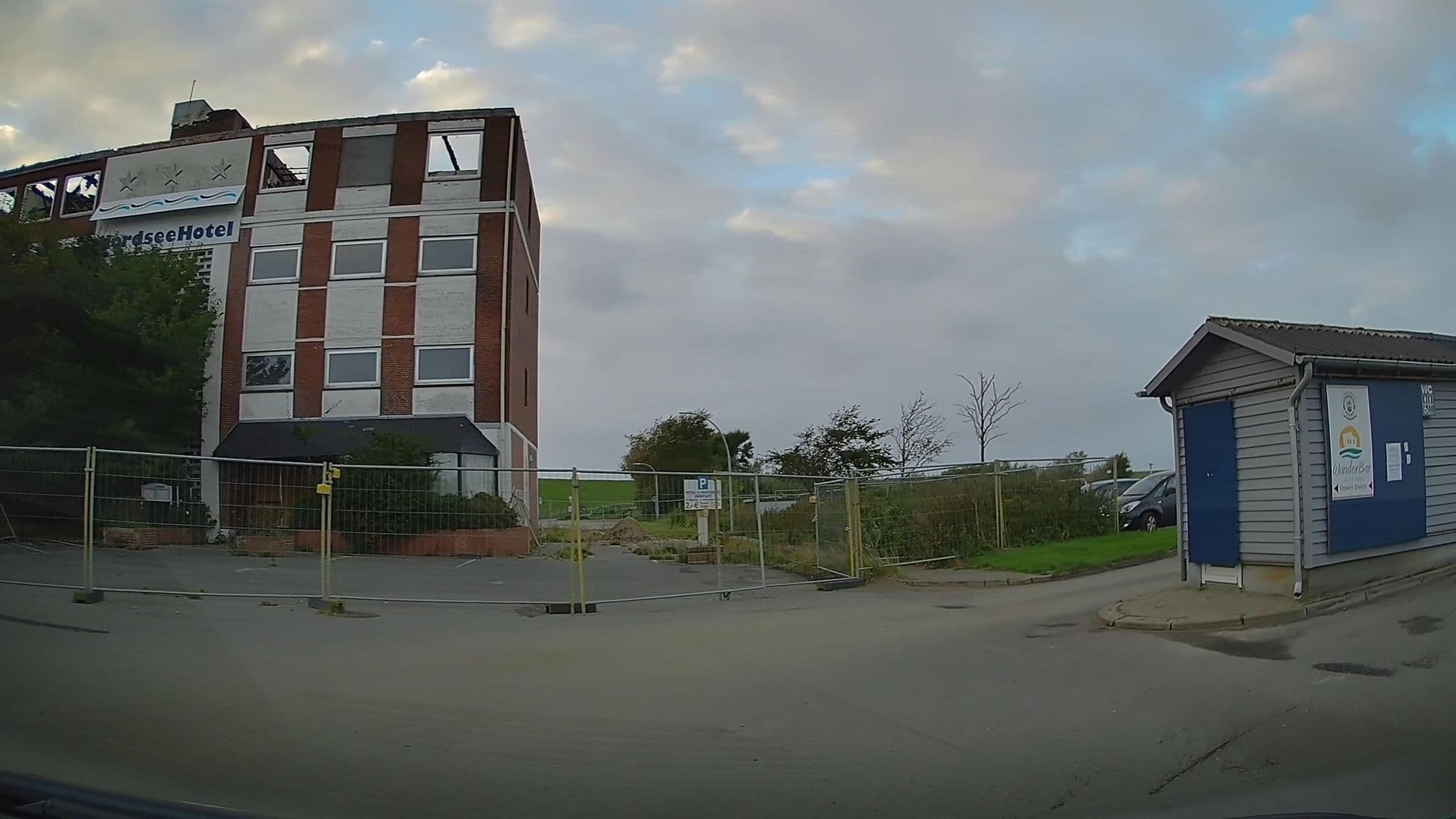 Street view near Nordseehotel Familie Clormann, Husum — © hendel (CC BY-SA · Mapillary)