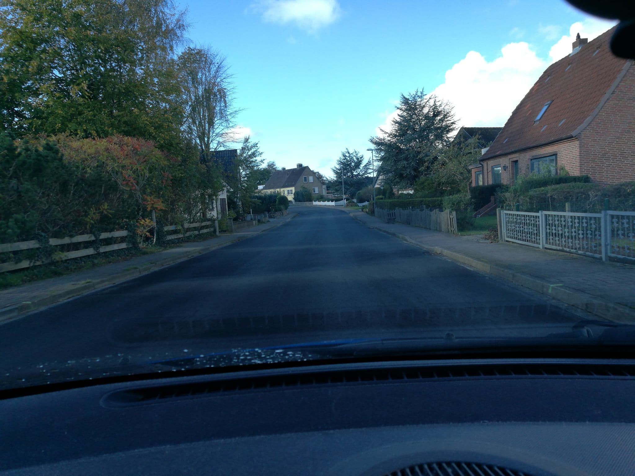 Street view near Direkter Blick auf´s Wasser, Fahrdorf — © hotteliene (CC BY-SA · Mapillary)