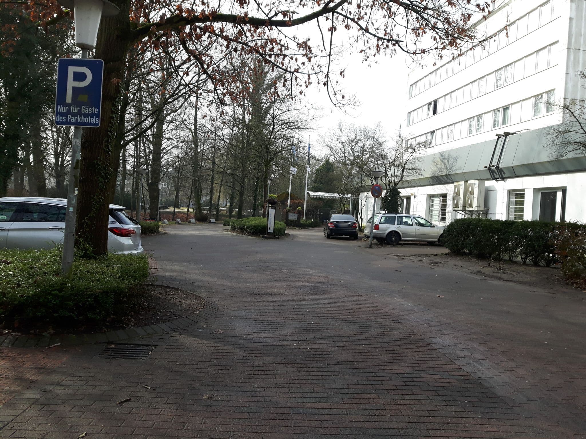 Street view near Neues Parkhotel, Neumünster — © wusel007 (CC BY-SA · Mapillary)